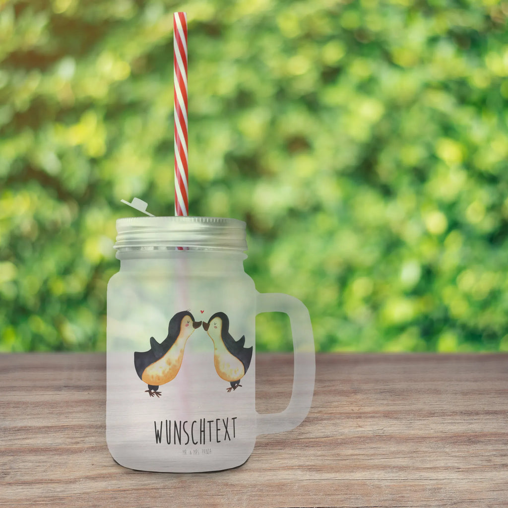 Personalisiertes Trinkglas Mason Jar Pinguine Kuss Personalisiertes Mason Jar, Personalisiertes Glas, Personalisiertes Trinkglas, Personalisiertes Henkelglas, Personalisiertes Sommerglas, Personalisiertes Einmachglas, Personalisiertes Cocktailglas, Personalisiertes Cocktail-Glas, mit Namen, Wunschtext, Wunschnamen, Mason Jar selbst bedrucken, Wunschglas mit Namen, Bedrucktes Trinkglas, Geschenk mit Namen, Liebe, Partner, Freund, Freundin, Ehemann, Ehefrau, Heiraten, Verlobung, Heiratsantrag, Liebesgeschenk, Jahrestag, Hocheitstag, Valentinstag, Geschenk für Frauen, Hochzeitstag, Mitbringsel, Geschenk für Freundin, Geschenk für Partner, Liebesbeweis, für Männer, für Ehemann