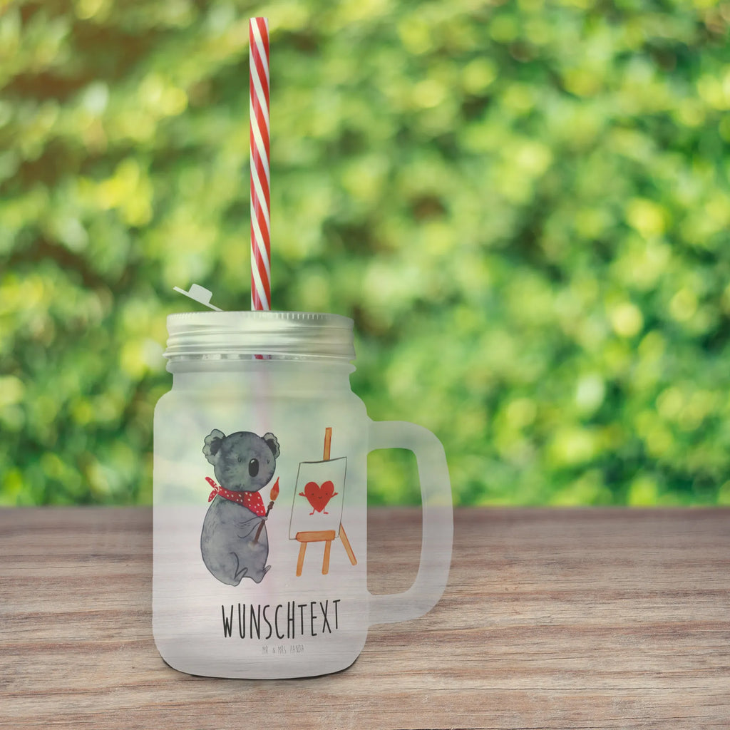 Personalisiertes Trinkglas Mason Jar Koala Künstler Personalisiertes Mason Jar, Personalisiertes Glas, Personalisiertes Trinkglas, Personalisiertes Henkelglas, Personalisiertes Sommerglas, Personalisiertes Einmachglas, Personalisiertes Cocktailglas, Personalisiertes Cocktail-Glas, mit Namen, Wunschtext, Wunschnamen, Mason Jar selbst bedrucken, Wunschglas mit Namen, Bedrucktes Trinkglas, Geschenk mit Namen, Koala, Koalabär, Liebe, Liebensbeweis, Liebesgeschenk, Gefühle, Künstler, zeichnen