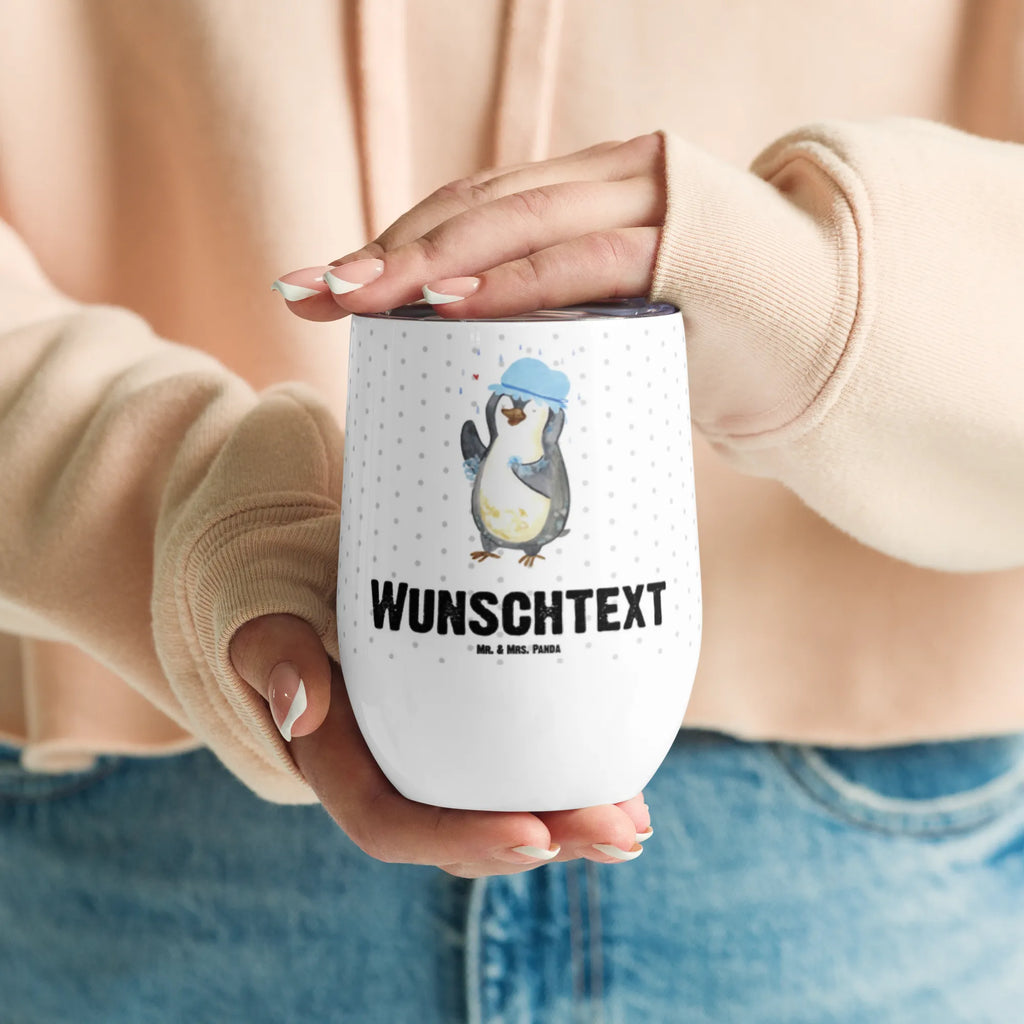 Personalisierter Weinbecher Pinguin duscht Personalisierter Weinbecher, Personalisierter Glühwein Becher, Heißgetränke, Personalisierter Trinkbecher, Personalisierter Weinkelch, Personalisiertes Weingläser, hochwertiger Weinbecher, Weinbecher Reisen, Weinbecher unterwegs, Personalisertes Sommerglas, mit Namen, Wunschtext, Personalisierung, selbst bedrucken, Personalisiertes Weinglas, Pinguin, Pinguine, Dusche, duschen, Lebensmotto, Motivation, Neustart, Neuanfang, glücklich sein