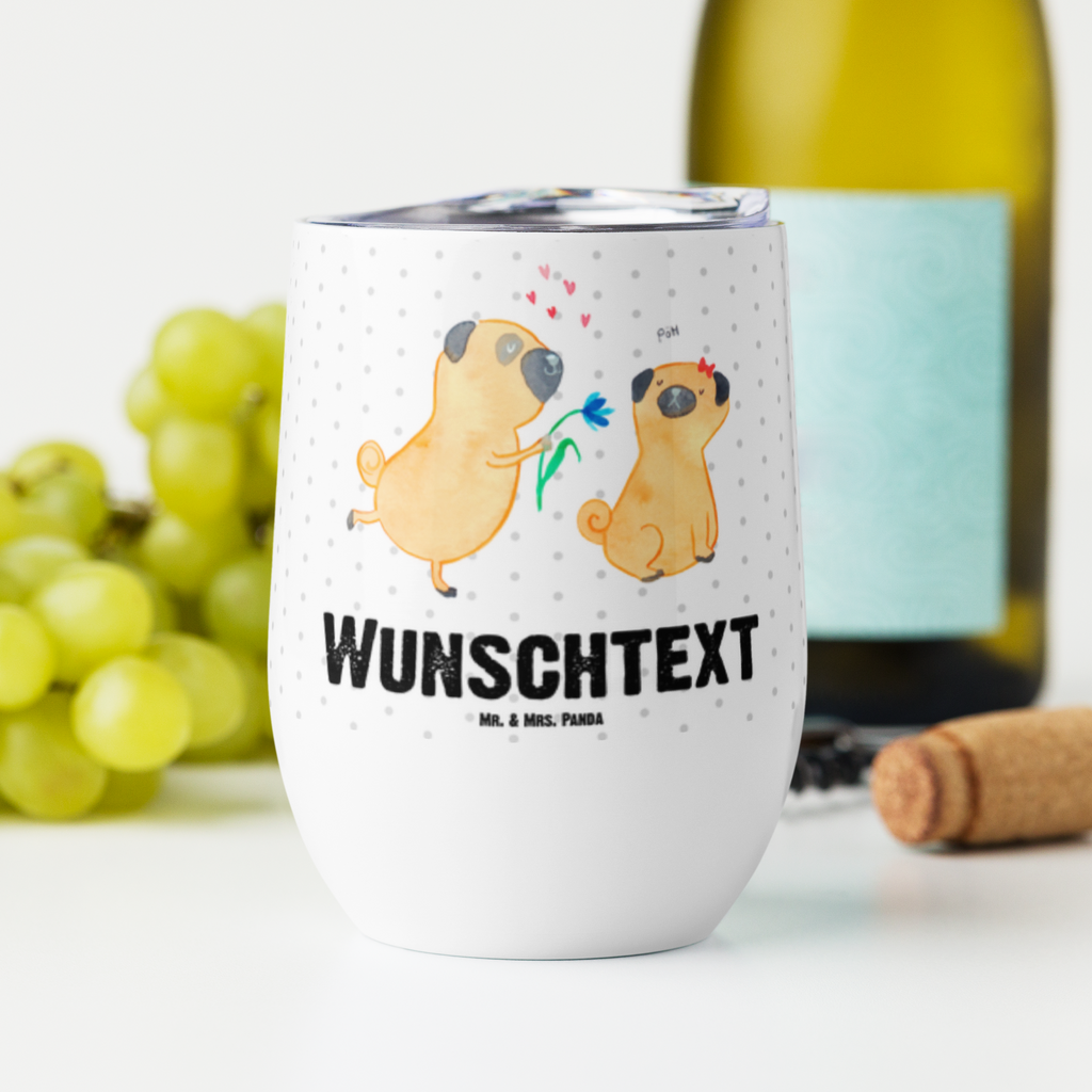 Personalisierter Weinbecher Mops verliebt Personalisierter Weinbecher, Personalisierter Glühwein Becher, Heißgetränke, Personalisierter Trinkbecher, Personalisierter Weinkelch, Personalisiertes Weingläser, hochwertiger Weinbecher, Weinbecher Reisen, Weinbecher unterwegs, Personalisertes Sommerglas, mit Namen, Wunschtext, Personalisierung, selbst bedrucken, Personalisiertes Weinglas, Hund, Hundemotiv, Haustier, Hunderasse, Tierliebhaber, Hundebesitzer, Sprüche, Mops, Möpse, Hundeliebe, verliebt, Liebe, Liebesspruch. Verlobt, Geschenk Freund, Partner