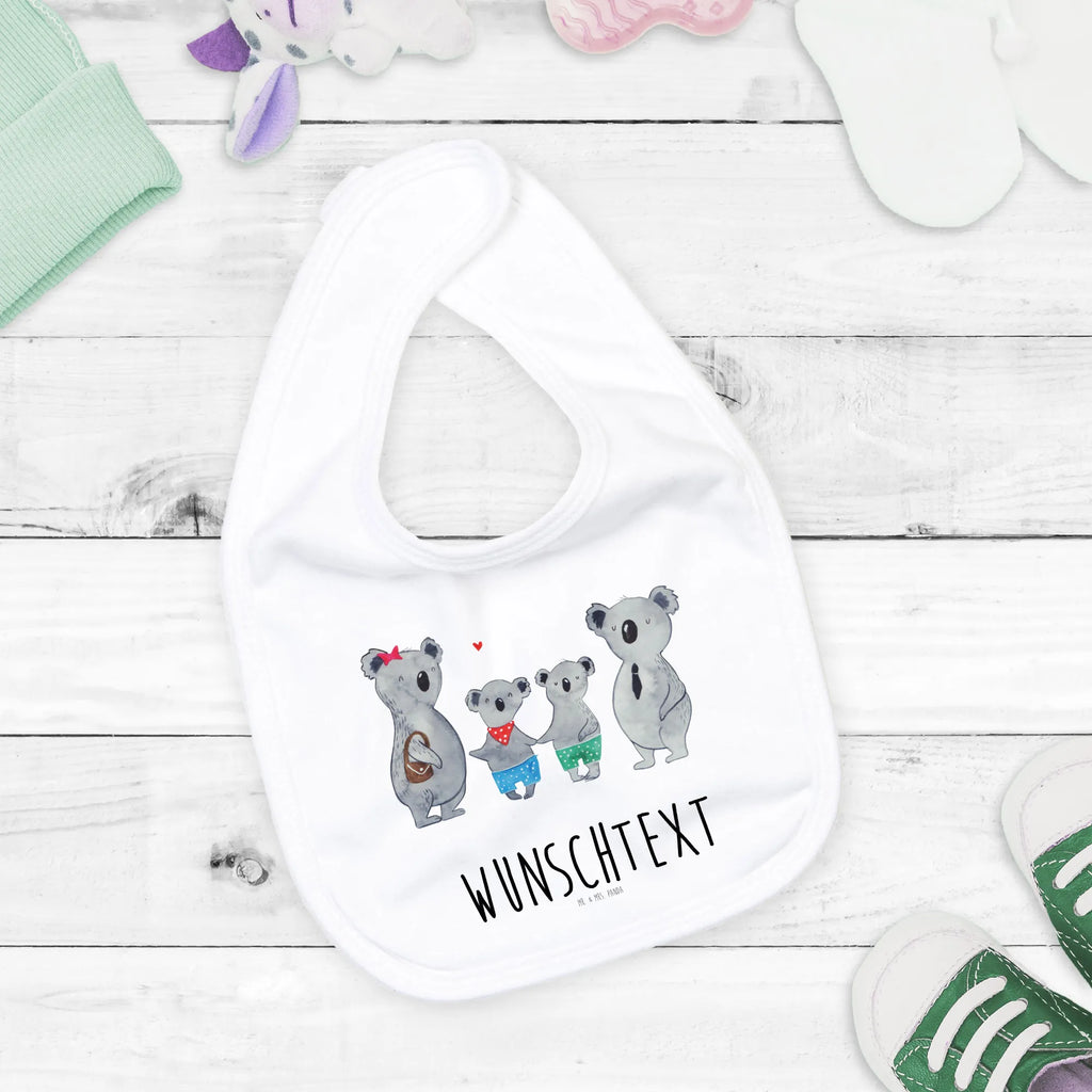 Personalisiertes Babylätzchen Koala Familie zwei Baby, Personalisiertes Lätzchen, Personalisiertes Spucktuch, Personalisiertes Sabberlätzchen, Personalisiertes Klettlätzchen, Personalisiertes Baby-Lätzchen, KPersonalisiertes Kinderlätzchen, Personalisiertes Geburt Geschenk, Geschenkidee Geburt, Personalisiertes Baby-Spucktuch, Personalisierter Baby-Kleckschutz, Personalisiertes Babyparty Geschenk, Personalisiertes Lätzchen für Babys, Lätzchen mit Namen, Spucktuch mit Namen, Sabberlätzchen mit Namen, Klettlätzchen mit Namen, Baby-Lätzchen mit Namen, Kinderlätzchen mit Namen, Geburt Geschenk mit Namen, Geschenkidee Geburt mit Namen, Baby-Spucktuch mit Namen, Baby-Kleckschutz, Babyparty Geschenk mit Namen, Lätzchen für Babys mit Namen, Selbst gestalten, Wunschnamen, Babylätzchen Bedrucken, Familie, Vatertag, Muttertag, Bruder, Schwester, Mama, Papa, Oma, Opa, Koala, Koalabär, beste Familie, Familienzeit, Familienleben, Koalafamilie, Lieblingsfamilie