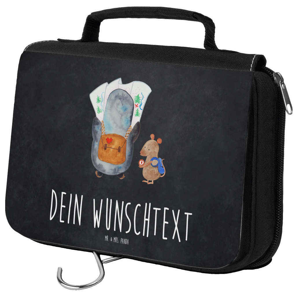 Personalisierter Kulturbeutel Pinguin & Maus Wanderer Personalisierter Kulturbeutel, Personalisierte Waschtasche, Personalisierte Kosmetiktasche, Damen, Herren, Personalisierte Aufbewahrungstasche, Personalisierte Schminktasche, Personalisierter Kosmetikbeutel, Personalisierter Organizer, Personalisierte Kulturtasche, Personalisierte Schminkutensil, Personalisierung, Wunschtext, Wunschname, Selbst bedrucken, Kulturbeutel mit Namen, Pinguin, Pinguine, Abenteurer, Abenteuer, Roadtrip, Ausflug, Wanderlust, wandern