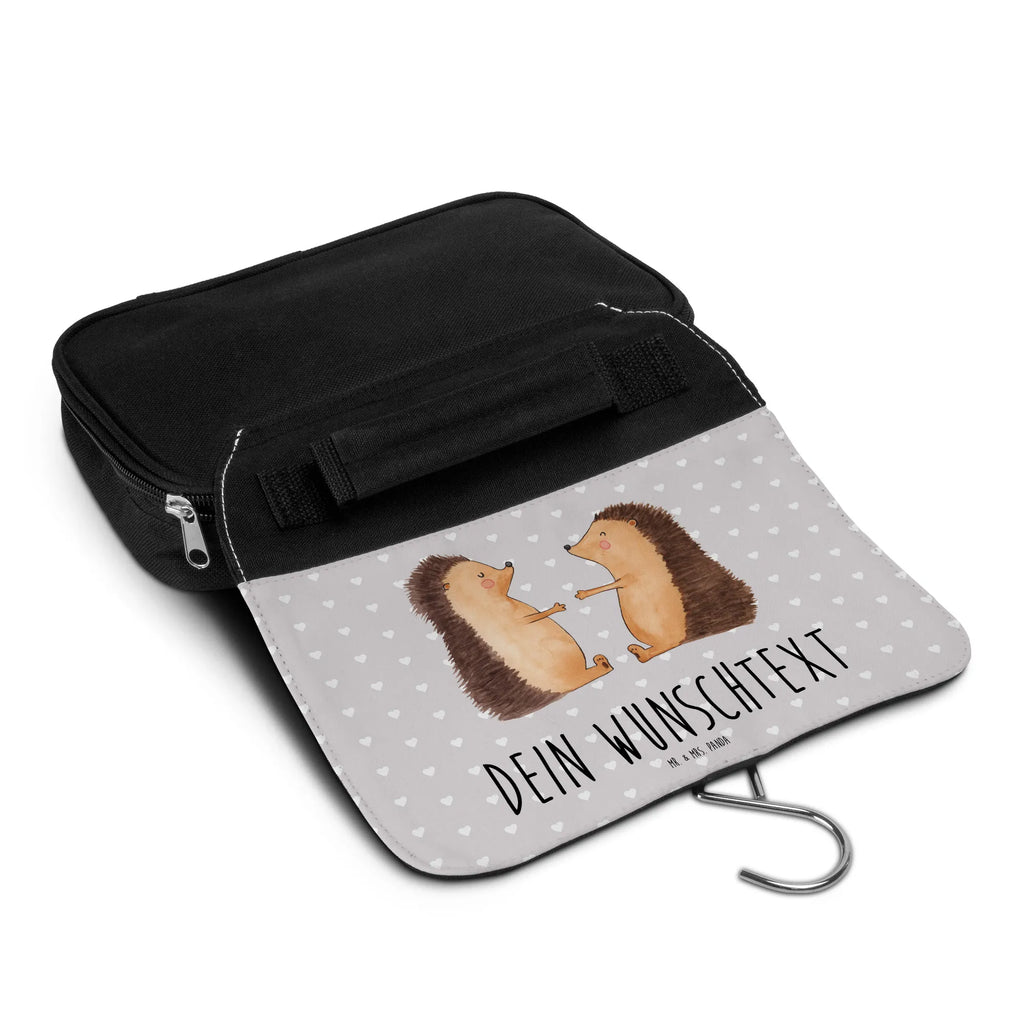 Personalisierter Kulturbeutel Igel Liebe Personalisierter Kulturbeutel, Personalisierte Waschtasche, Personalisierte Kosmetiktasche, Damen, Herren, Personalisierte Aufbewahrungstasche, Personalisierte Schminktasche, Personalisierter Kosmetikbeutel, Personalisierter Organizer, Personalisierte Kulturtasche, Personalisierte Schminkutensil, Personalisierung, Wunschtext, Wunschname, Selbst bedrucken, Kulturbeutel mit Namen, Liebe, Partner, Freund, Freundin, Ehemann, Ehefrau, Heiraten, Verlobung, Heiratsantrag, Liebesgeschenk, Jahrestag, Hocheitstag, Verliebt, Verlobt, Verheiratet, Geschenk, Liebesbeweis, Hochzeitstag, Hochzeit, Igel