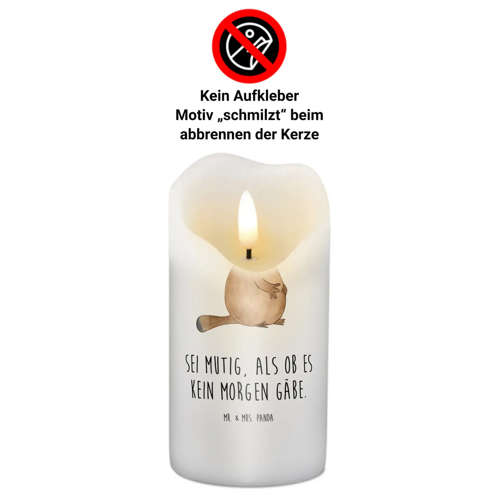 Candle platypus courage Kerze, Taufkerze, Kommunionskerze, Geburtstagskerze, Geschenk Kerze, Taufgeschenk Kerze, Kerze mit Druck, Besondere Kerze, Geschenkidee Kerze, Kerze für Kommunion, Geburtstag Kerze, Kommunion Kerze, Meerestiere, Meer, Urlaub, Schnabeltier, Mut, mutig, Lebensweisheit, Schnabeltiere, Motivation, Training, Büro, Arbeit, Neuanfang, Neustart, Weltreise, Raodtrip