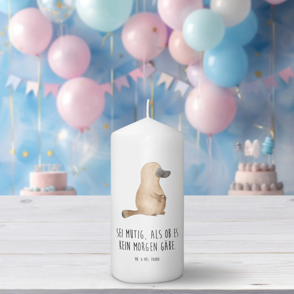 Candle platypus courage Kerze, Taufkerze, Kommunionskerze, Geburtstagskerze, Geschenk Kerze, Taufgeschenk Kerze, Kerze mit Druck, Besondere Kerze, Geschenkidee Kerze, Kerze für Kommunion, Geburtstag Kerze, Kommunion Kerze, Meerestiere, Meer, Urlaub, Schnabeltier, Mut, mutig, Lebensweisheit, Schnabeltiere, Motivation, Training, Büro, Arbeit, Neuanfang, Neustart, Weltreise, Raodtrip