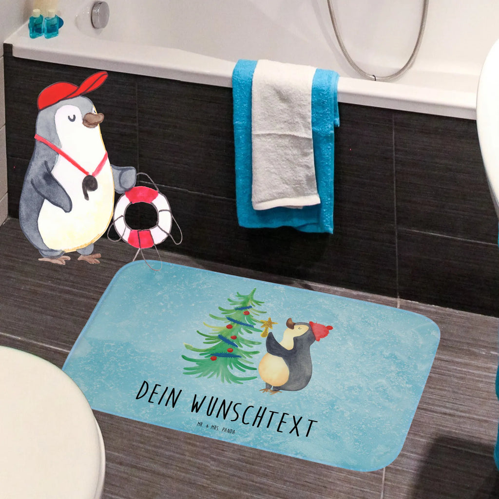 Personalisierter Badvorleger Pinguin Weihnachtsbaum Personalisierte Badematte, Personalisierter Badteppich, Personalisierter Duschvorleger, Personalisierter Badezimmerteppich, Personalisierter Badezimmermatte, Personalisierter Badvorleger, Personalisierter Duschmatte, Personalisierter Duschteppich, Badematte mit Namen, Badteppich mit Namen, Duschvorleger mit Namen, Badezimmerteppich mit Namen, Badezimmermatte mit Namen, Badvorleger mit Namen, Duschmatte mit Namen, Duschteppich mit Namen, Wunschtext, Badvorleger selbst bedrucken, Wunschname, Personalisieren, Winter, Weihnachten, Weihnachtsdeko, Nikolaus, Advent, Heiligabend, Wintermotiv, Pinguin