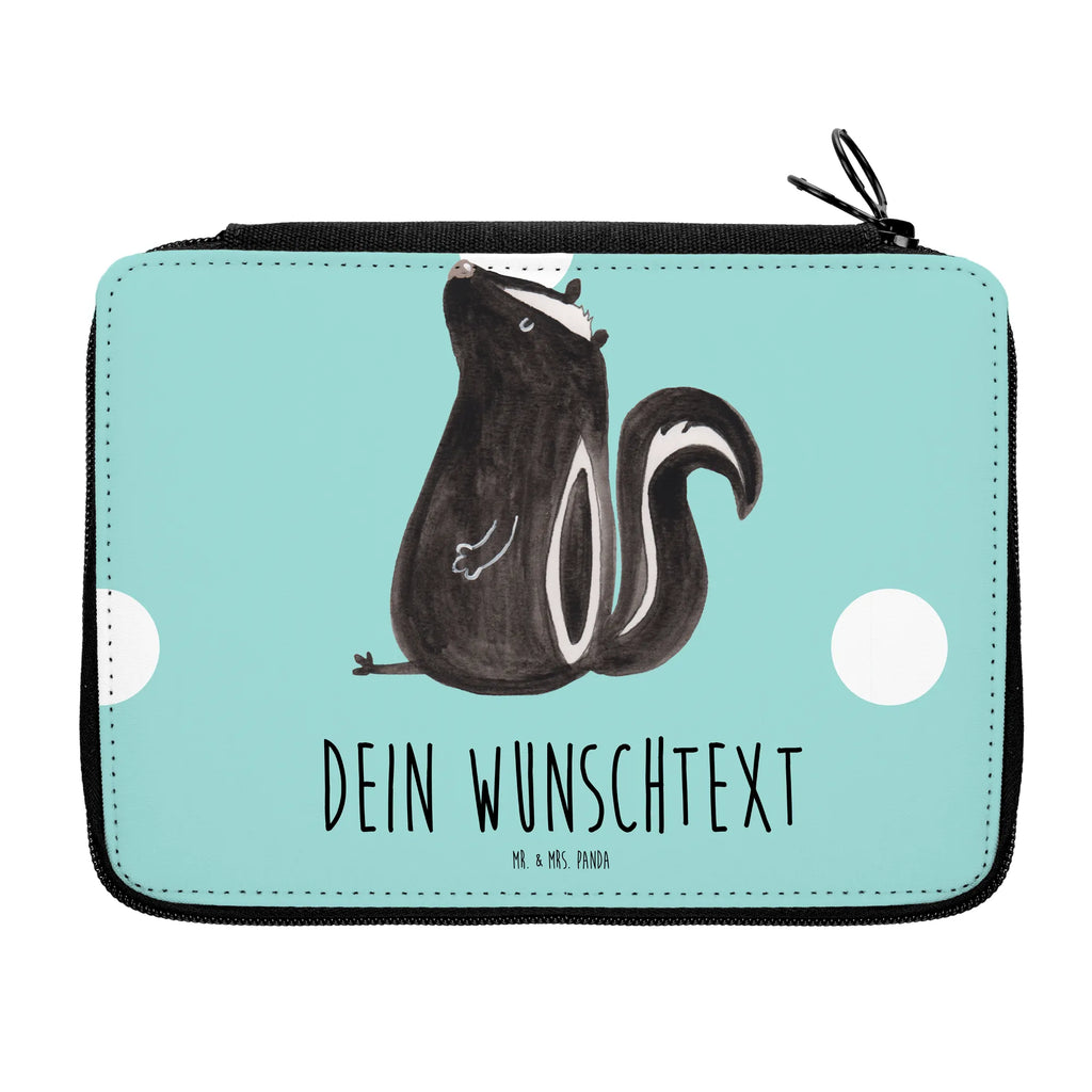 Personalisierte Federmappe Stinktier sitzend Personalisierte Federmappe, Personalisierte Stiftetasche, PersonalisierteS Stifte Etui, Schule, Einschulung, Geschenk, Kind, Schüler, Schülerin, Personalisierte Stifterolle, PersonalisierteS Federmäppchen, Motiv, Grundschule, Federmäppchen bedruckt, Büro Stifte Etui, Bestückte Federmappe, Kinder Federmappe, Federmappe Einschulung, Federmappe mit Namen, Stiftemappe mit Namen, Stifterolle mit Namen, Federmäppchen mit Namen, Stinktier, Skunk, Wildtier, Raubtier, Stinker, Stinki, Spruch, Büro, Recht, Besserwisser