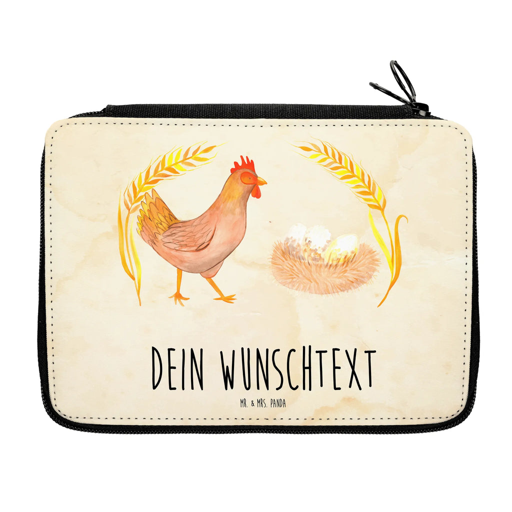 Personalisierte Federmappe Huhn stolz Personalisierte Federmappe, Personalisierte Stiftetasche, PersonalisierteS Stifte Etui, Schule, Einschulung, Geschenk, Kind, Schüler, Schülerin, Personalisierte Stifterolle, PersonalisierteS Federmäppchen, Motiv, Grundschule, Federmäppchen bedruckt, Büro Stifte Etui, Bestückte Federmappe, Kinder Federmappe, Federmappe Einschulung, Federmappe mit Namen, Stiftemappe mit Namen, Stifterolle mit Namen, Federmäppchen mit Namen, Bauernhof, Hoftiere, Landwirt, Landwirtin, Hahn, Henne, Hühner, Eier, Hof, Landleben, Motivation, Geburt, Magie, Spruch, Schwangerschaft