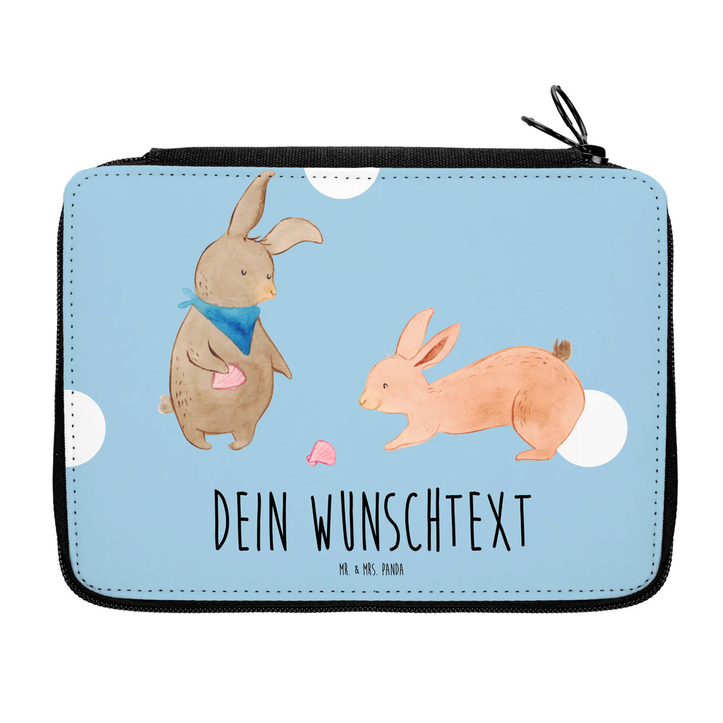 Personalisierte Federmappe Hasen Muschel Personalisierte Federmappe, Personalisierte Stiftetasche, PersonalisierteS Stifte Etui, Schule, Einschulung, Geschenk, Kind, Schüler, Schülerin, Personalisierte Stifterolle, PersonalisierteS Federmäppchen, Motiv, Grundschule, Federmäppchen bedruckt, Büro Stifte Etui, Bestückte Federmappe, Kinder Federmappe, Federmappe Einschulung, Federmappe mit Namen, Stiftemappe mit Namen, Stifterolle mit Namen, Federmäppchen mit Namen, Familie, Vatertag, Muttertag, Bruder, Schwester, Mama, Papa, Oma, Opa, Hasen, beste Freundin, Freundin, Freundinnen, best friends, BFF, Muscheln sammeln, Muscheln, Meer