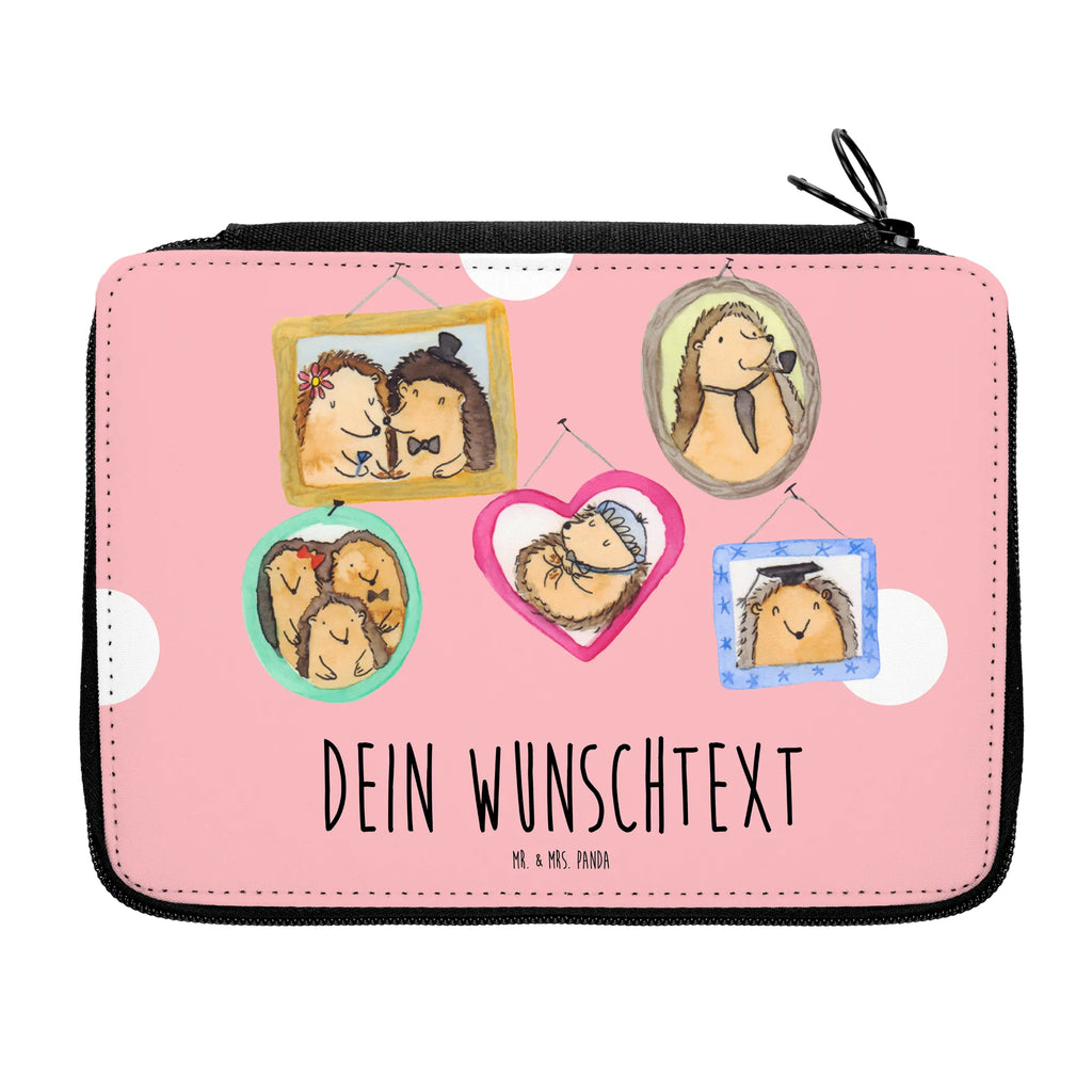 Personalisierte Federmappe Igel Familie Personalisierte Federmappe, Personalisierte Stiftetasche, PersonalisierteS Stifte Etui, Schule, Einschulung, Geschenk, Kind, Schüler, Schülerin, Personalisierte Stifterolle, PersonalisierteS Federmäppchen, Motiv, Grundschule, Federmäppchen bedruckt, Büro Stifte Etui, Bestückte Federmappe, Kinder Federmappe, Federmappe Einschulung, Federmappe mit Namen, Stiftemappe mit Namen, Stifterolle mit Namen, Federmäppchen mit Namen, Familie, Vatertag, Muttertag, Bruder, Schwester, Mama, Papa, Oma, Opa, Liebe, Igel, Bilder, Zusammenhalt, Glück