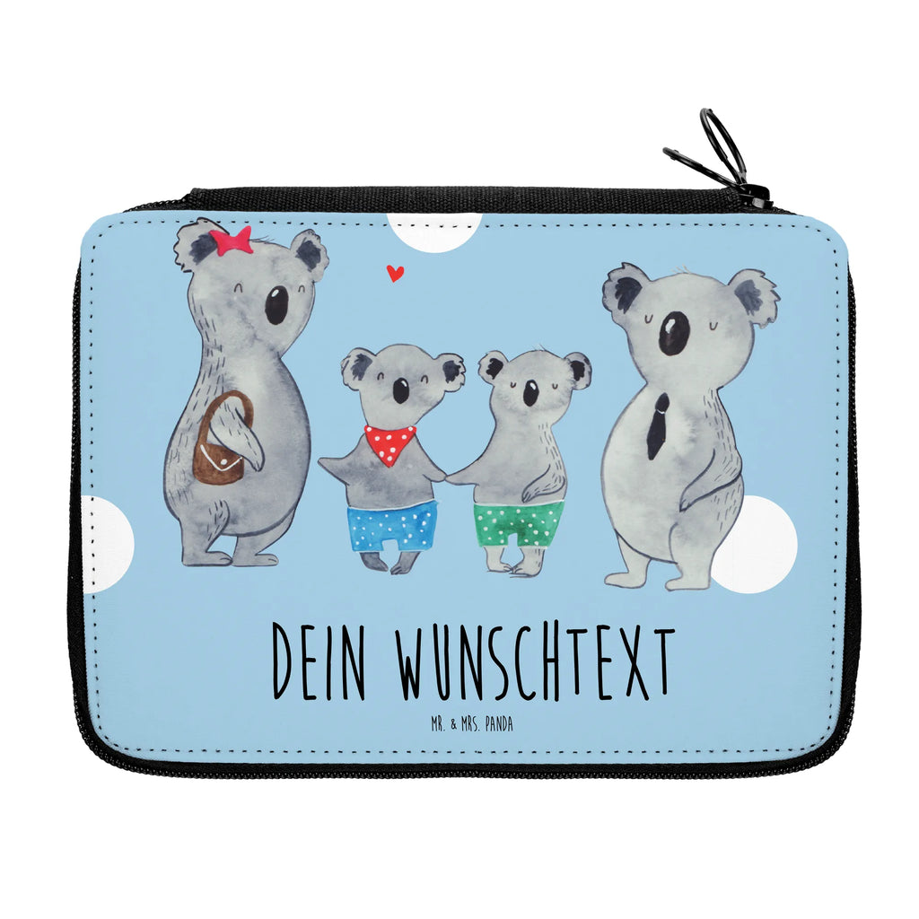 Personalisierte Federmappe Koala Familie zwei Personalisierte Federmappe, Personalisierte Stiftetasche, PersonalisierteS Stifte Etui, Schule, Einschulung, Geschenk, Kind, Schüler, Schülerin, Personalisierte Stifterolle, PersonalisierteS Federmäppchen, Motiv, Grundschule, Federmäppchen bedruckt, Büro Stifte Etui, Bestückte Federmappe, Kinder Federmappe, Federmappe Einschulung, Federmappe mit Namen, Stiftemappe mit Namen, Stifterolle mit Namen, Federmäppchen mit Namen, Familie, Vatertag, Muttertag, Bruder, Schwester, Mama, Papa, Oma, Opa, Koala, Koalabär, beste Familie, Familienzeit, Familienleben, Koalafamilie, Lieblingsfamilie