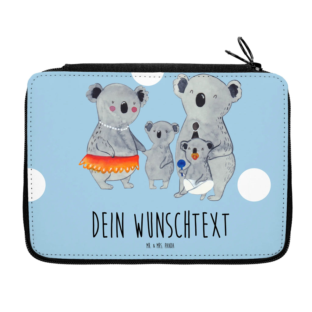 Personalisierte Federmappe Koala Familie Personalisierte Federmappe, Personalisierte Stiftetasche, PersonalisierteS Stifte Etui, Schule, Einschulung, Geschenk, Kind, Schüler, Schülerin, Personalisierte Stifterolle, PersonalisierteS Federmäppchen, Motiv, Grundschule, Federmäppchen bedruckt, Büro Stifte Etui, Bestückte Federmappe, Kinder Federmappe, Federmappe Einschulung, Federmappe mit Namen, Stiftemappe mit Namen, Stifterolle mit Namen, Federmäppchen mit Namen, Familie, Vatertag, Muttertag, Bruder, Schwester, Mama, Papa, Oma, Opa, Koala, Koalas, Family, Kinder, Geschwister, Familienleben