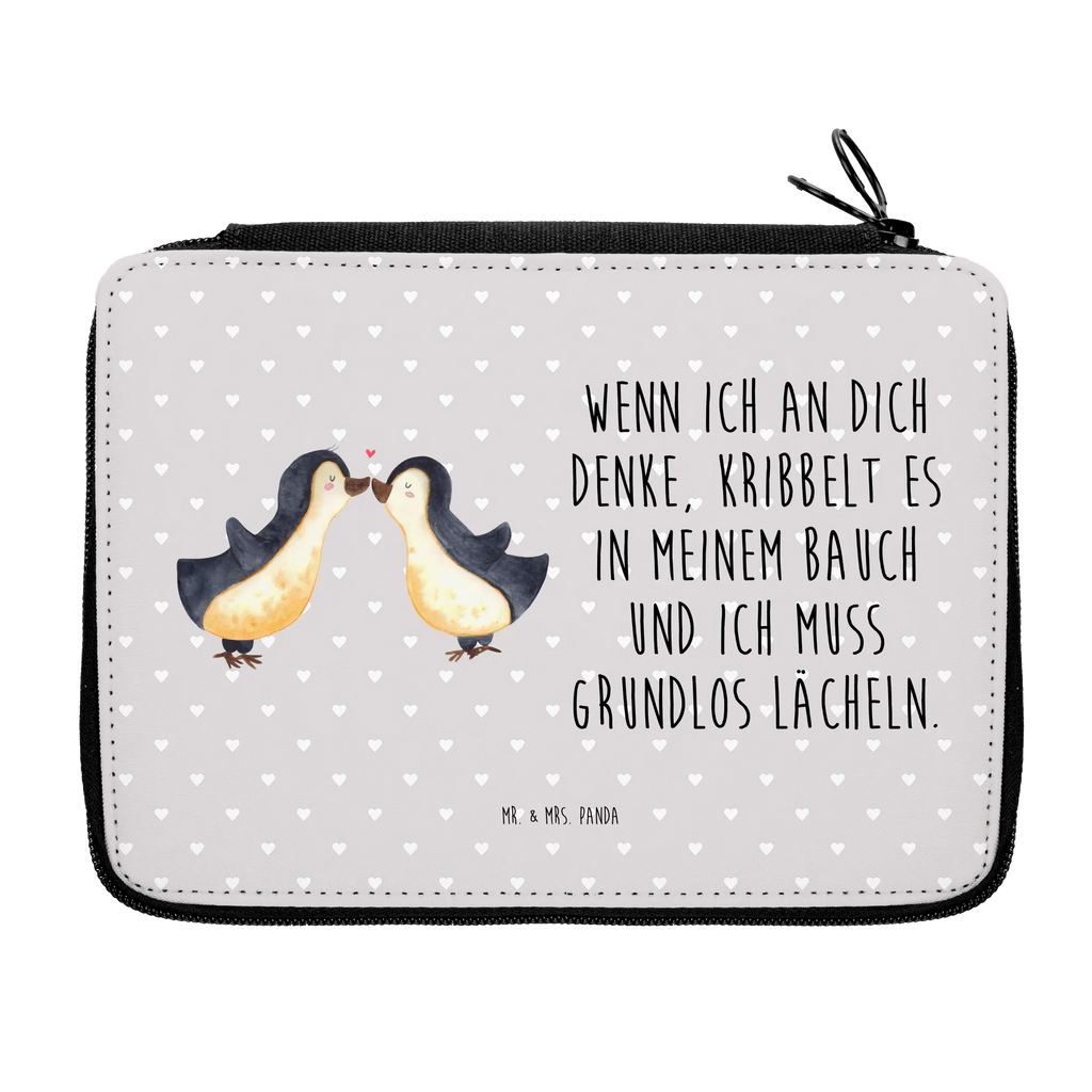 Federmappe Pinguine Kuss Federmappe, Stiftetasche, Stifte Etui, Schule, Einschulung, Geschenk, Kind, Schüler, Schülerin, Stifterolle, Federmäppchen, Motiv, Grundschule, Federmäppchen bedruckt, Büro Stifte Etui, Bestückte Federmappe, Kinder Federmappe, Federmappe Einschulung, Liebe, Partner, Freund, Freundin, Ehemann, Ehefrau, Heiraten, Verlobung, Heiratsantrag, Liebesgeschenk, Jahrestag, Hocheitstag, Valentinstag, Geschenk für Frauen, Hochzeitstag, Mitbringsel, Geschenk für Freundin, Geschenk für Partner, Liebesbeweis, für Männer, für Ehemann