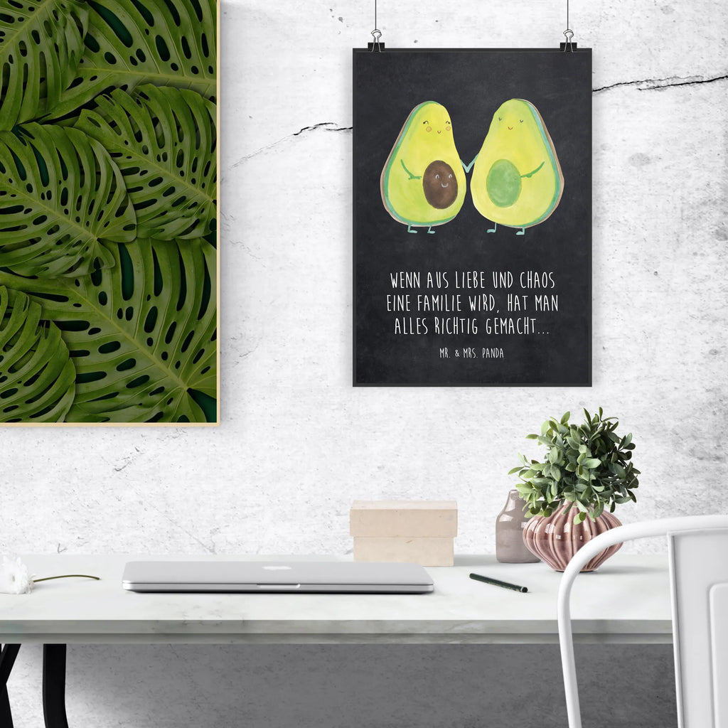 Poster Avocado Pärchen Poster, Wandposter, Bild, Wanddeko, Küchenposter, Kinderposter, Wanddeko Bild, Raumdekoration, Wanddekoration, Handgemaltes Poster, Mr. & Mrs. Panda Poster, Designposter, Kunstdruck, Posterdruck, Avocado, Veggie, Vegan, Gesund, Avocuddle, Liebe, Schwangerschaft, Familie, Babyshower, Babyparty, Hochzeit, Kinder, Avocados, Geburt