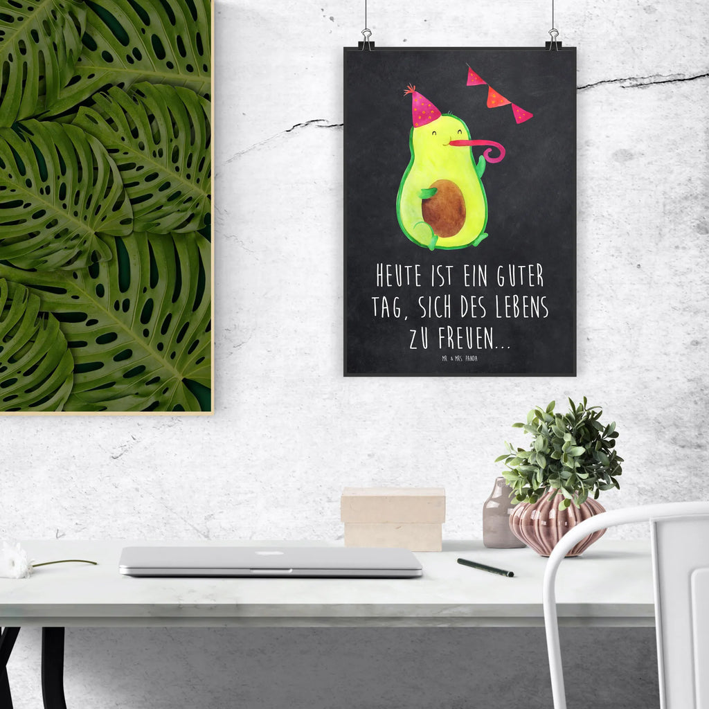 Poster Avocado Party Poster, Wandposter, Bild, Wanddeko, Küchenposter, Kinderposter, Wanddeko Bild, Raumdekoration, Wanddekoration, Handgemaltes Poster, Mr. & Mrs. Panda Poster, Designposter, Kunstdruck, Posterdruck, Avocado, Veggie, Vegan, Gesund, Avocados, Party, Geburtstag, Geburtstagsfeier, Happy Birthday, Feier, Feierei, Lieblingstag, Prüfung, Abifeier, Abi, Bestanden, Jahrestag, Jubiläum, Firmenfeier, Klassenfeier, Schulabschluss, Abschluss