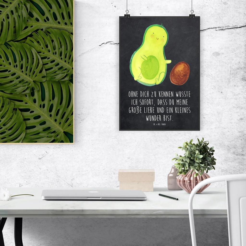 Poster Avocado Kern rollt Poster, Wandposter, Bild, Wanddeko, Küchenposter, Kinderposter, Wanddeko Bild, Raumdekoration, Wanddekoration, Handgemaltes Poster, Mr. & Mrs. Panda Poster, Designposter, Kunstdruck, Posterdruck, Avocado, Veggie, Vegan, Gesund, Avocados, Schwanger, Geburt, Geburtstag, Säugling, Kind, erstes Kind, zur Geburt, Schwangerschaft, Babyparty, Baby, große Liebe, Liebe, Love