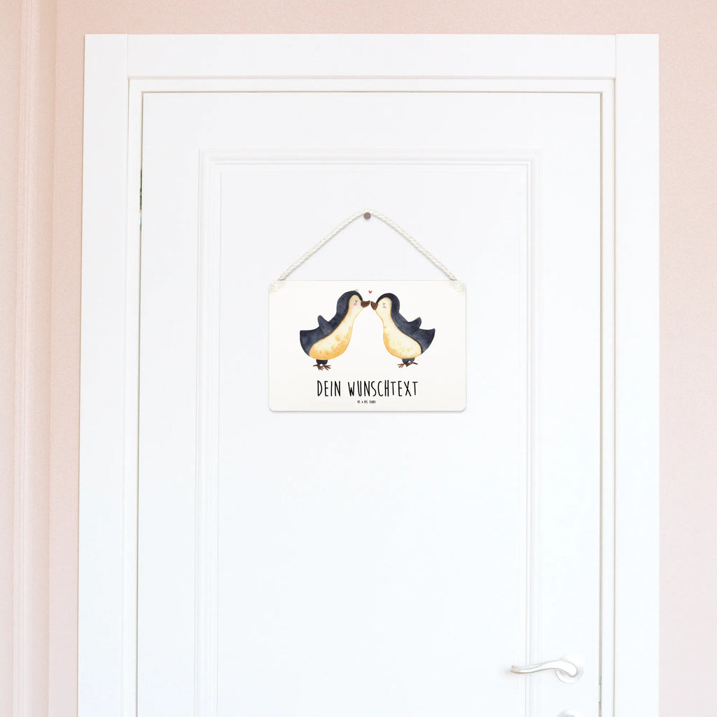 Personalisiertes Deko Schild Pinguine Kuss Dekoschild, Deko Schild, Schild, Tür Schild, Türschild, Holzschild, Wandschild, Wanddeko, Liebe, Partner, Freund, Freundin, Ehemann, Ehefrau, Heiraten, Verlobung, Heiratsantrag, Liebesgeschenk, Jahrestag, Hocheitstag, Valentinstag, Geschenk für Frauen, Hochzeitstag, Mitbringsel, Geschenk für Freundin, Geschenk für Partner, Liebesbeweis, für Männer, für Ehemann