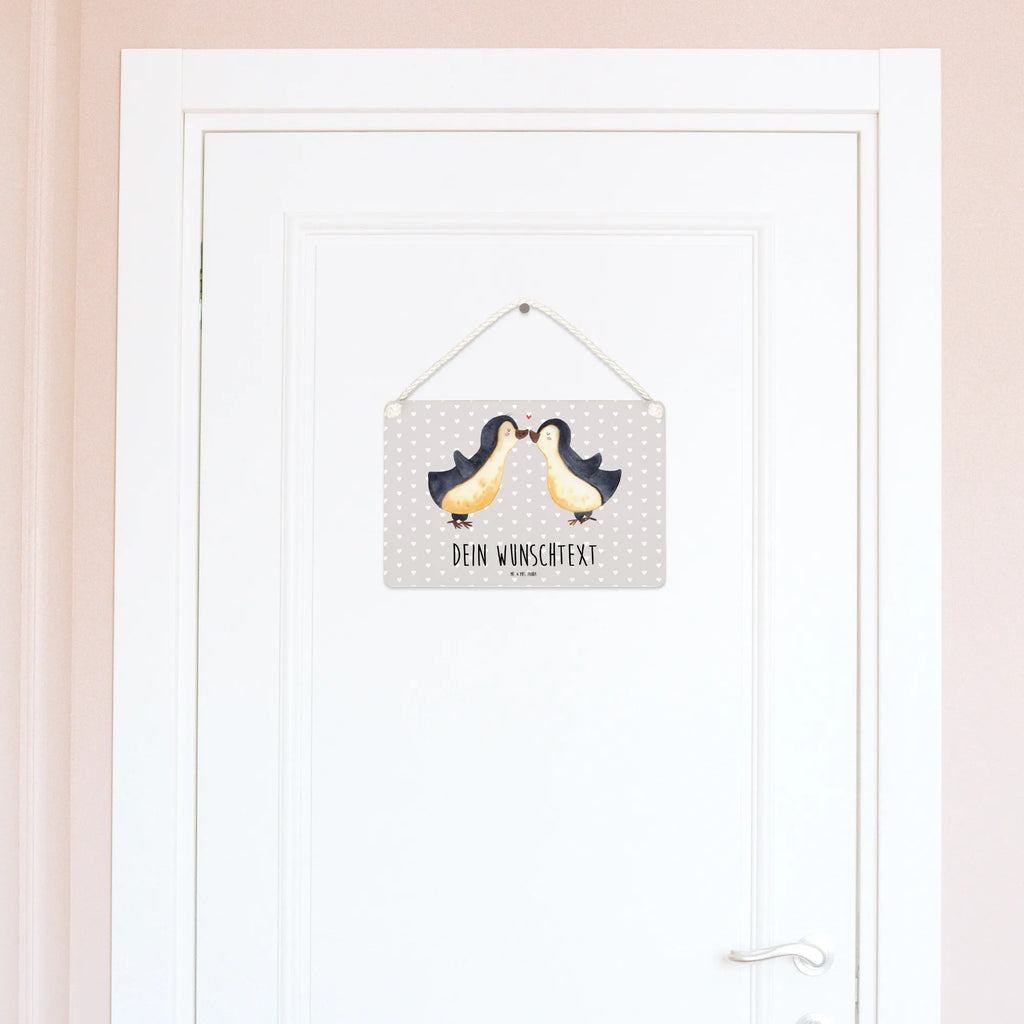 Personalisiertes Deko Schild Pinguine Kuss Dekoschild, Deko Schild, Schild, Tür Schild, Türschild, Holzschild, Wandschild, Wanddeko, Liebe, Partner, Freund, Freundin, Ehemann, Ehefrau, Heiraten, Verlobung, Heiratsantrag, Liebesgeschenk, Jahrestag, Hocheitstag, Valentinstag, Geschenk für Frauen, Hochzeitstag, Mitbringsel, Geschenk für Freundin, Geschenk für Partner, Liebesbeweis, für Männer, für Ehemann