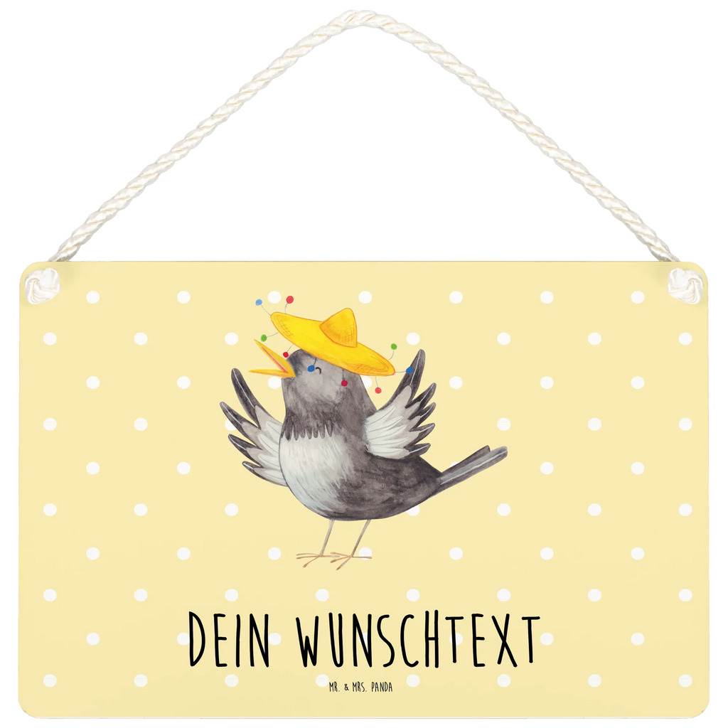 Personalisiertes Deko Schild Rabe mit Sombrero Dekoschild, Deko Schild, Schild, Tür Schild, Türschild, Holzschild, Wandschild, Wanddeko, Tiermotive, Gute Laune, lustige Sprüche, Tiere, Rabe, Vogel, Vögel, Spruch positiv, fröhlich sein, glücklich sein, Glück Spruch, froh, Elster, Motivation