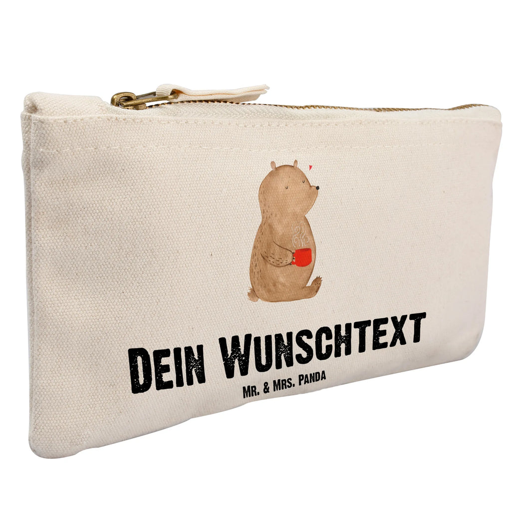 Personalisierte Schminktasche Bär Morgenkaffee Personalisierte Schminktasche, Personalisierte Kosmetiktasche, Personalisierter Kosmetikbeutel, Personalisiertes Stiftemäppchen, Personalisiertes Etui, Personalisierte Federmappe, Personalisierte Makeup Bag, Personalisiertes Schminketui, Personalisiertes Kosmetiketui, Personalisiertes Schlamperetui, Schminktasche mit Namen, Kosmetiktasche mit Namen, Kosmetikbeutel mit Namen, Stiftemäppchen mit Namen, Etui mit Namen, Federmappe mit Namen, Makeup Bg mit Namen, Schminketui mit Namen, Kosmetiketui mit Namen, Schlamperetui mit Namen, Schminktasche personalisieren, Schminktasche bedrucken, Schminktasche selbst gestalten, Liebe, Partner, Freund, Freundin, Ehemann, Ehefrau, Heiraten, Verlobung, Heiratsantrag, Liebesgeschenk, Jahrestag, Hocheitstag, Valentinstag, Geschenk für Frauen, Hochzeitstag, Mitbringsel, Geschenk für Freundin, Geschenk für Partner, Liebesbeweis, für Männer, für Ehemann