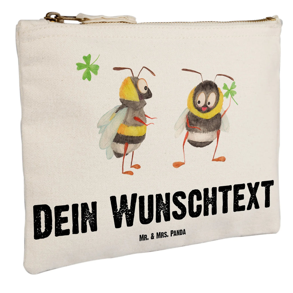 Personalisierte Schminktasche Bienen Paar Personalisierte Schminktasche, Personalisierte Kosmetiktasche, Personalisierter Kosmetikbeutel, Personalisiertes Stiftemäppchen, Personalisiertes Etui, Personalisierte Federmappe, Personalisierte Makeup Bag, Personalisiertes Schminketui, Personalisiertes Kosmetiketui, Personalisiertes Schlamperetui, Schminktasche mit Namen, Kosmetiktasche mit Namen, Kosmetikbeutel mit Namen, Stiftemäppchen mit Namen, Etui mit Namen, Federmappe mit Namen, Makeup Bg mit Namen, Schminketui mit Namen, Kosmetiketui mit Namen, Schlamperetui mit Namen, Schminktasche personalisieren, Schminktasche bedrucken, Schminktasche selbst gestalten, Liebe, Partner, Freund, Freundin, Ehemann, Ehefrau, Heiraten, Verlobung, Heiratsantrag, Liebesgeschenk, Jahrestag, Hocheitstag, Valentinstag, Geschenk für Frauen, Hochzeitstag, Mitbringsel, Geschenk für Freundin, Geschenk für Partner, Liebesbeweis, für Männer, für Ehemann, Schildkröten, verliebte Schildkröten