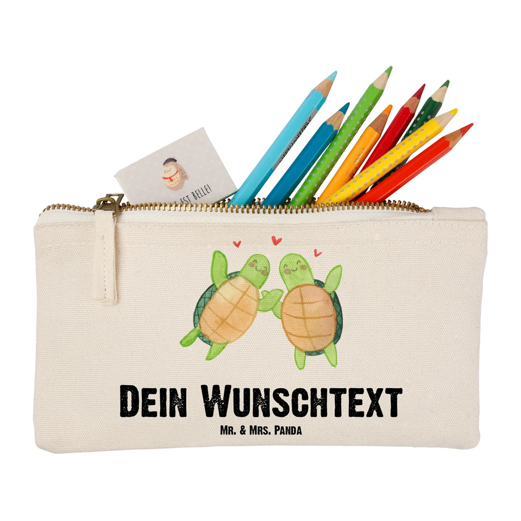 Personalisierte Schminktasche Schildkröten Paar Personalisierte Schminktasche, Personalisierte Kosmetiktasche, Personalisierter Kosmetikbeutel, Personalisiertes Stiftemäppchen, Personalisiertes Etui, Personalisierte Federmappe, Personalisierte Makeup Bag, Personalisiertes Schminketui, Personalisiertes Kosmetiketui, Personalisiertes Schlamperetui, Schminktasche mit Namen, Kosmetiktasche mit Namen, Kosmetikbeutel mit Namen, Stiftemäppchen mit Namen, Etui mit Namen, Federmappe mit Namen, Makeup Bg mit Namen, Schminketui mit Namen, Kosmetiketui mit Namen, Schlamperetui mit Namen, Schminktasche personalisieren, Schminktasche bedrucken, Schminktasche selbst gestalten, Liebe, Partner, Freund, Freundin, Ehemann, Ehefrau, Heiraten, Verlobung, Heiratsantrag, Liebesgeschenk, Jahrestag, Hocheitstag, Valentinstag, Geschenk für Frauen, Hochzeitstag, Mitbringsel, Geschenk für Freundin, Geschenk für Partner, Liebesbeweis, für Männer, für Ehemann