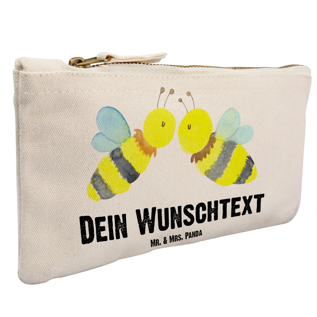 Personalisierte Schminktasche Biene Liebe Personalisierte Schminktasche, Personalisierte Kosmetiktasche, Personalisierter Kosmetikbeutel, Personalisiertes Stiftemäppchen, Personalisiertes Etui, Personalisierte Federmappe, Personalisierte Makeup Bag, Personalisiertes Schminketui, Personalisiertes Kosmetiketui, Personalisiertes Schlamperetui, Schminktasche mit Namen, Kosmetiktasche mit Namen, Kosmetikbeutel mit Namen, Stiftemäppchen mit Namen, Etui mit Namen, Federmappe mit Namen, Makeup Bg mit Namen, Schminketui mit Namen, Kosmetiketui mit Namen, Schlamperetui mit Namen, Schminktasche personalisieren, Schminktasche bedrucken, Schminktasche selbst gestalten, Biene, Wespe, Hummel