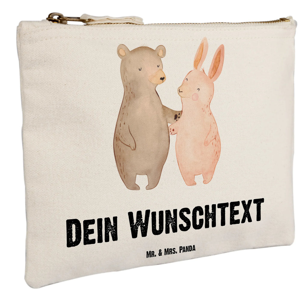 Personalisierte Schminktasche Bär Hase Umarmen Personalisierte Schminktasche, Personalisierte Kosmetiktasche, Personalisierter Kosmetikbeutel, Personalisiertes Stiftemäppchen, Personalisiertes Etui, Personalisierte Federmappe, Personalisierte Makeup Bag, Personalisiertes Schminketui, Personalisiertes Kosmetiketui, Personalisiertes Schlamperetui, Schminktasche mit Namen, Kosmetiktasche mit Namen, Kosmetikbeutel mit Namen, Stiftemäppchen mit Namen, Etui mit Namen, Federmappe mit Namen, Makeup Bg mit Namen, Schminketui mit Namen, Kosmetiketui mit Namen, Schlamperetui mit Namen, Schminktasche personalisieren, Schminktasche bedrucken, Schminktasche selbst gestalten, Liebe, Partner, Freund, Freundin, Ehemann, Ehefrau, Heiraten, Verlobung, Heiratsantrag, Liebesgeschenk, Jahrestag, Hocheitstag, Freunde, bester Freund, Hase, Bär, Bärchen, best friends