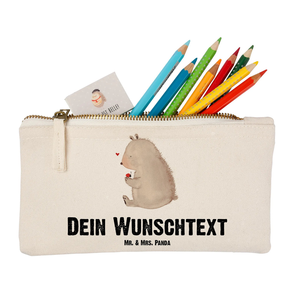 Personalisierte Schminktasche Bär mit Marienkäfer Personalisierte Schminktasche, Personalisierte Kosmetiktasche, Personalisierter Kosmetikbeutel, Personalisiertes Stiftemäppchen, Personalisiertes Etui, Personalisierte Federmappe, Personalisierte Makeup Bag, Personalisiertes Schminketui, Personalisiertes Kosmetiketui, Personalisiertes Schlamperetui, Schminktasche mit Namen, Kosmetiktasche mit Namen, Kosmetikbeutel mit Namen, Stiftemäppchen mit Namen, Etui mit Namen, Federmappe mit Namen, Makeup Bg mit Namen, Schminketui mit Namen, Kosmetiketui mit Namen, Schlamperetui mit Namen, Schminktasche personalisieren, Schminktasche bedrucken, Schminktasche selbst gestalten, Bär, Teddy, Teddybär, Marienkäfer, Liebe, Freiheit, Motivation, Das Leben ist schön