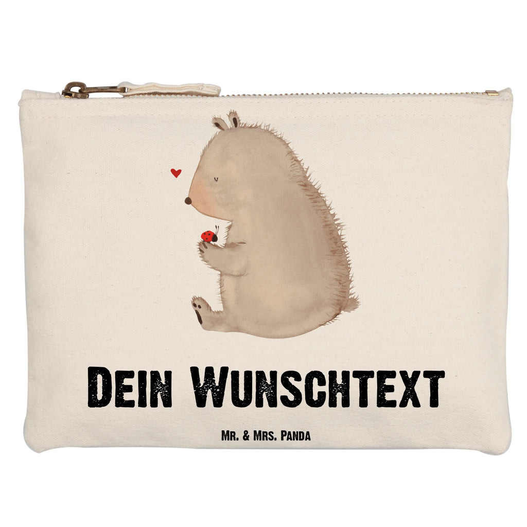 Personalisierte Schminktasche Bär mit Marienkäfer Personalisierte Schminktasche, Personalisierte Kosmetiktasche, Personalisierter Kosmetikbeutel, Personalisiertes Stiftemäppchen, Personalisiertes Etui, Personalisierte Federmappe, Personalisierte Makeup Bag, Personalisiertes Schminketui, Personalisiertes Kosmetiketui, Personalisiertes Schlamperetui, Schminktasche mit Namen, Kosmetiktasche mit Namen, Kosmetikbeutel mit Namen, Stiftemäppchen mit Namen, Etui mit Namen, Federmappe mit Namen, Makeup Bg mit Namen, Schminketui mit Namen, Kosmetiketui mit Namen, Schlamperetui mit Namen, Schminktasche personalisieren, Schminktasche bedrucken, Schminktasche selbst gestalten, Bär, Teddy, Teddybär, Marienkäfer, Liebe, Freiheit, Motivation, Das Leben ist schön