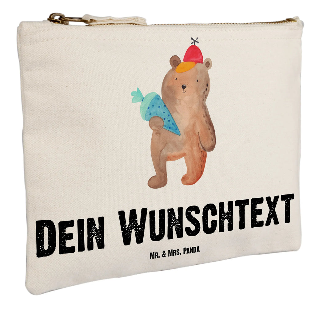 Personalisierte Schminktasche Bär mit Schultüte Personalisierte Schminktasche, Personalisierte Kosmetiktasche, Personalisierter Kosmetikbeutel, Personalisiertes Stiftemäppchen, Personalisiertes Etui, Personalisierte Federmappe, Personalisierte Makeup Bag, Personalisiertes Schminketui, Personalisiertes Kosmetiketui, Personalisiertes Schlamperetui, Schminktasche mit Namen, Kosmetiktasche mit Namen, Kosmetikbeutel mit Namen, Stiftemäppchen mit Namen, Etui mit Namen, Federmappe mit Namen, Makeup Bg mit Namen, Schminketui mit Namen, Kosmetiketui mit Namen, Schlamperetui mit Namen, Schminktasche personalisieren, Schminktasche bedrucken, Schminktasche selbst gestalten, Bär, Teddy, Teddybär, Bär Motiv, Schultüte, Erster Schultag Geschenk, Einschulung Geschenk, Schule Geschenk, Grundschule, Schulanfang, Schulbeginn