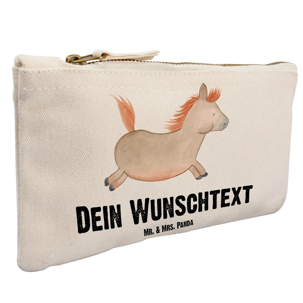 Personalisierte Schminktasche Pferd springt Personalisierte Schminktasche, Personalisierte Kosmetiktasche, Personalisierter Kosmetikbeutel, Personalisiertes Stiftemäppchen, Personalisiertes Etui, Personalisierte Federmappe, Personalisierte Makeup Bag, Personalisiertes Schminketui, Personalisiertes Kosmetiketui, Personalisiertes Schlamperetui, Schminktasche mit Namen, Kosmetiktasche mit Namen, Kosmetikbeutel mit Namen, Stiftemäppchen mit Namen, Etui mit Namen, Federmappe mit Namen, Makeup Bg mit Namen, Schminketui mit Namen, Kosmetiketui mit Namen, Schlamperetui mit Namen, Schminktasche personalisieren, Schminktasche bedrucken, Schminktasche selbst gestalten, Bauernhof, Hoftiere, Landwirt, Landwirtin, Pferd, Pony, Pferde, Stall, Pferdestall, ausreiten, reiten, Pferdebesitzer