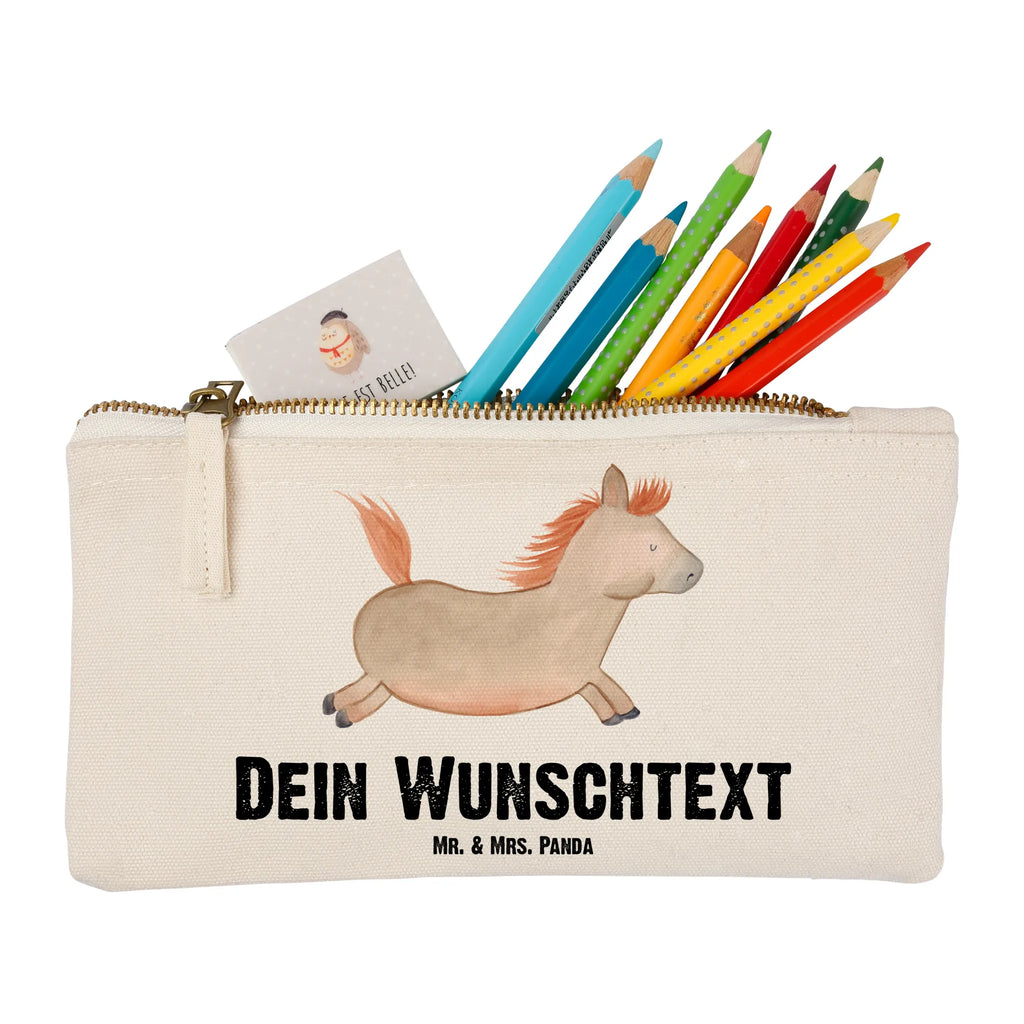 Personalisierte Schminktasche Pferd springt Personalisierte Schminktasche, Personalisierte Kosmetiktasche, Personalisierter Kosmetikbeutel, Personalisiertes Stiftemäppchen, Personalisiertes Etui, Personalisierte Federmappe, Personalisierte Makeup Bag, Personalisiertes Schminketui, Personalisiertes Kosmetiketui, Personalisiertes Schlamperetui, Schminktasche mit Namen, Kosmetiktasche mit Namen, Kosmetikbeutel mit Namen, Stiftemäppchen mit Namen, Etui mit Namen, Federmappe mit Namen, Makeup Bg mit Namen, Schminketui mit Namen, Kosmetiketui mit Namen, Schlamperetui mit Namen, Schminktasche personalisieren, Schminktasche bedrucken, Schminktasche selbst gestalten, Bauernhof, Hoftiere, Landwirt, Landwirtin, Pferd, Pony, Pferde, Stall, Pferdestall, ausreiten, reiten, Pferdebesitzer