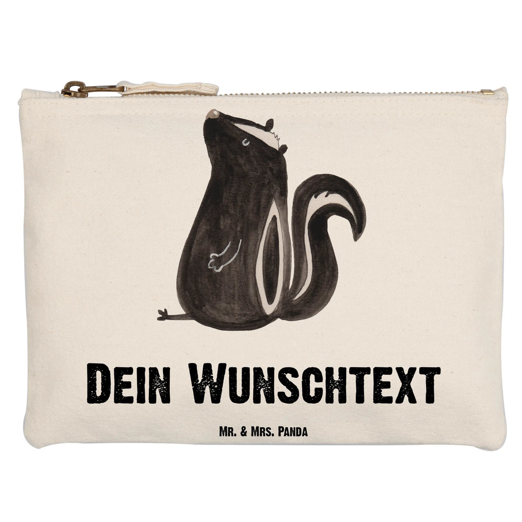 Personalisierte Schminktasche Stinktier sitzend Personalisierte Schminktasche, Personalisierte Kosmetiktasche, Personalisierter Kosmetikbeutel, Personalisiertes Stiftemäppchen, Personalisiertes Etui, Personalisierte Federmappe, Personalisierte Makeup Bag, Personalisiertes Schminketui, Personalisiertes Kosmetiketui, Personalisiertes Schlamperetui, Schminktasche mit Namen, Kosmetiktasche mit Namen, Kosmetikbeutel mit Namen, Stiftemäppchen mit Namen, Etui mit Namen, Federmappe mit Namen, Makeup Bg mit Namen, Schminketui mit Namen, Kosmetiketui mit Namen, Schlamperetui mit Namen, Schminktasche personalisieren, Schminktasche bedrucken, Schminktasche selbst gestalten, Stinktier, Skunk, Wildtier, Raubtier, Stinker, Stinki, Spruch, Büro, Recht, Besserwisser