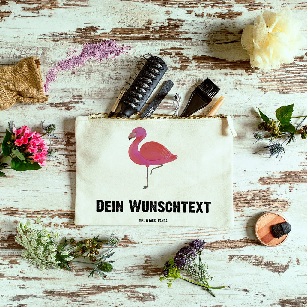 Personalisierte Schminktasche Flamingo classic Personalisierte Schminktasche, Personalisierte Kosmetiktasche, Personalisierter Kosmetikbeutel, Personalisiertes Stiftemäppchen, Personalisiertes Etui, Personalisierte Federmappe, Personalisierte Makeup Bag, Personalisiertes Schminketui, Personalisiertes Kosmetiketui, Personalisiertes Schlamperetui, Schminktasche mit Namen, Kosmetiktasche mit Namen, Kosmetikbeutel mit Namen, Stiftemäppchen mit Namen, Etui mit Namen, Federmappe mit Namen, Makeup Bg mit Namen, Schminketui mit Namen, Kosmetiketui mit Namen, Schlamperetui mit Namen, Schminktasche personalisieren, Schminktasche bedrucken, Schminktasche selbst gestalten, Flamingo, Einzigartig, Selbstliebe, Stolz, ich, für mich, Spruch, Freundin, Freundinnen, Außenseiter, Sohn, Tochter, Geschwister