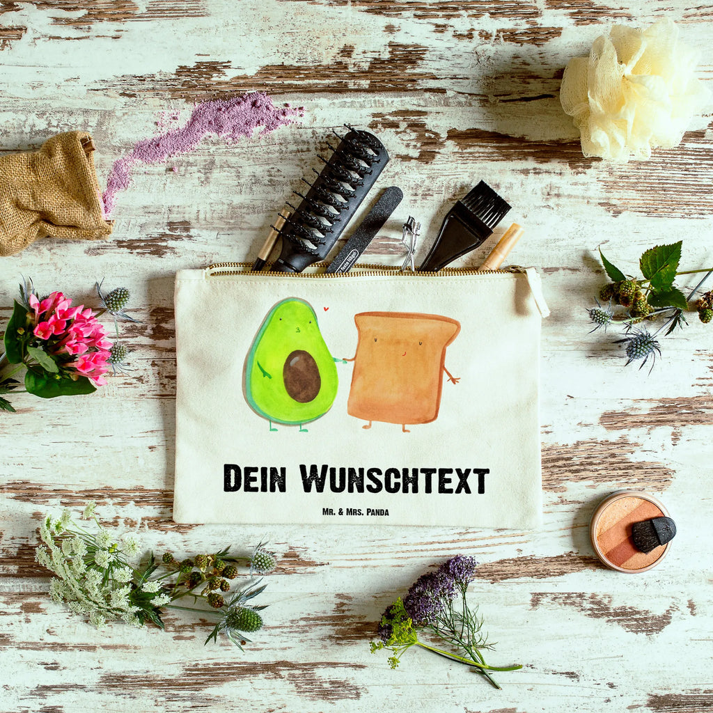 Personalisierte Schminktasche Avocado + Toast Personalisierte Schminktasche, Personalisierte Kosmetiktasche, Personalisierter Kosmetikbeutel, Personalisiertes Stiftemäppchen, Personalisiertes Etui, Personalisierte Federmappe, Personalisierte Makeup Bag, Personalisiertes Schminketui, Personalisiertes Kosmetiketui, Personalisiertes Schlamperetui, Schminktasche mit Namen, Kosmetiktasche mit Namen, Kosmetikbeutel mit Namen, Stiftemäppchen mit Namen, Etui mit Namen, Federmappe mit Namen, Makeup Bg mit Namen, Schminketui mit Namen, Kosmetiketui mit Namen, Schlamperetui mit Namen, Schminktasche personalisieren, Schminktasche bedrucken, Schminktasche selbst gestalten, Avocado, Veggie, Vegan, Gesund, Toast, Toastbrot, Liebespaar, Pärchen, Freund, Freundin, Verlobt, Verlobungsparty, Hochzeit, Hochzeitsgeschenk, Jahrestag, Jahrestagsgeschenk