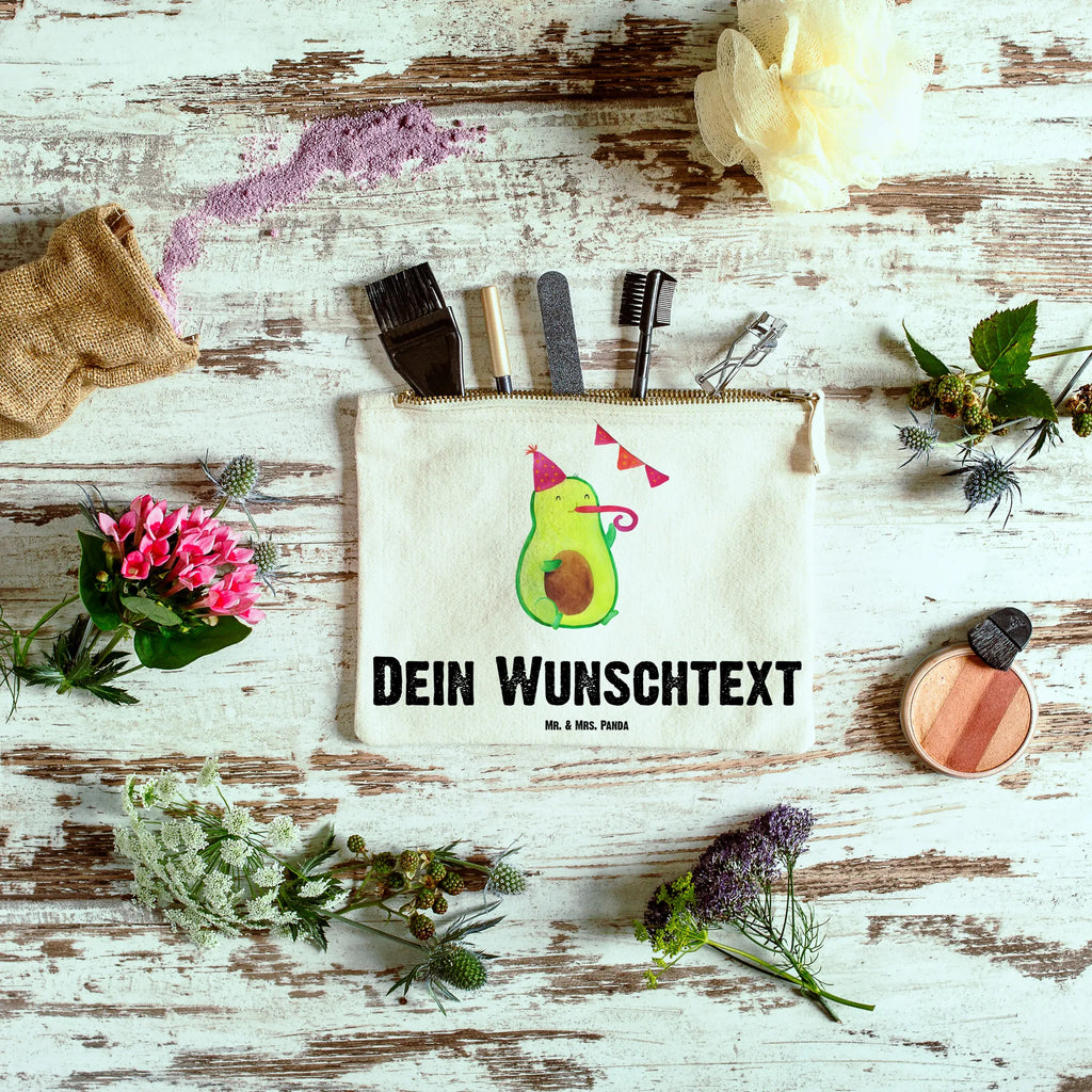 Personalisierte Schminktasche Avocado Party Personalisierte Schminktasche, Personalisierte Kosmetiktasche, Personalisierter Kosmetikbeutel, Personalisiertes Stiftemäppchen, Personalisiertes Etui, Personalisierte Federmappe, Personalisierte Makeup Bag, Personalisiertes Schminketui, Personalisiertes Kosmetiketui, Personalisiertes Schlamperetui, Schminktasche mit Namen, Kosmetiktasche mit Namen, Kosmetikbeutel mit Namen, Stiftemäppchen mit Namen, Etui mit Namen, Federmappe mit Namen, Makeup Bg mit Namen, Schminketui mit Namen, Kosmetiketui mit Namen, Schlamperetui mit Namen, Schminktasche personalisieren, Schminktasche bedrucken, Schminktasche selbst gestalten, Avocado, Veggie, Vegan, Gesund, Avocados, Party, Geburtstag, Geburtstagsfeier, Happy Birthday, Feier, Feierei, Lieblingstag, Prüfung, Abifeier, Abi, Bestanden, Jahrestag, Jubiläum, Firmenfeier, Klassenfeier, Schulabschluss, Abschluss