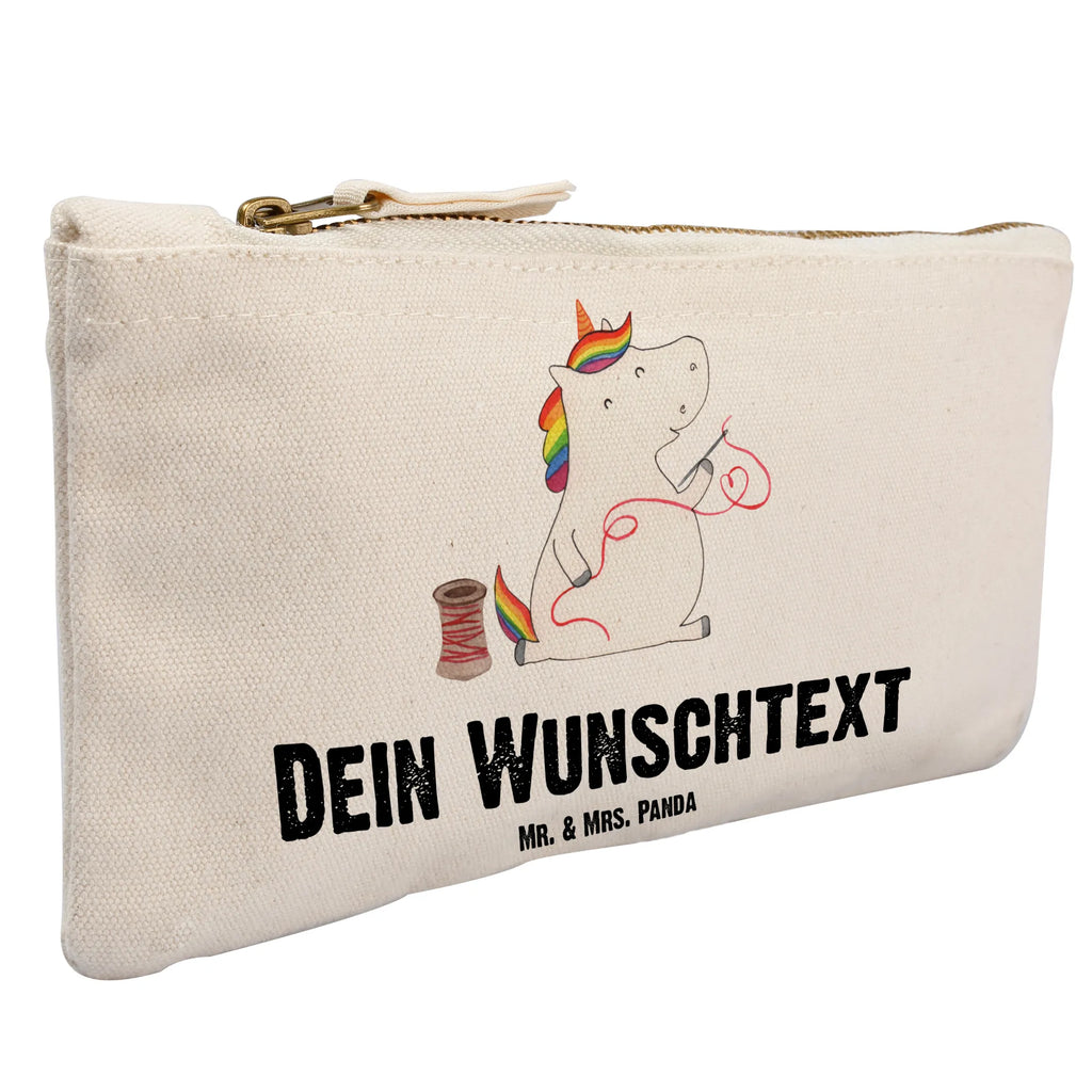 Personalisierte Schminktasche Einhorn Näherin Personalisierte Schminktasche, Personalisierte Kosmetiktasche, Personalisierter Kosmetikbeutel, Personalisiertes Stiftemäppchen, Personalisiertes Etui, Personalisierte Federmappe, Personalisierte Makeup Bag, Personalisiertes Schminketui, Personalisiertes Kosmetiketui, Personalisiertes Schlamperetui, Schminktasche mit Namen, Kosmetiktasche mit Namen, Kosmetikbeutel mit Namen, Stiftemäppchen mit Namen, Etui mit Namen, Federmappe mit Namen, Makeup Bg mit Namen, Schminketui mit Namen, Kosmetiketui mit Namen, Schlamperetui mit Namen, Schminktasche personalisieren, Schminktasche bedrucken, Schminktasche selbst gestalten, Einhorn, Einhörner, Einhorn Deko, Pegasus, Unicorn, Näherin, nähen, Mädchen, Freundin, Häkeln, Stricken, basteln, Nähzimmer