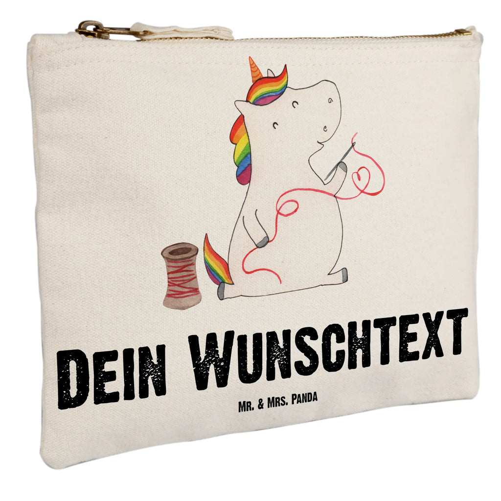 Personalisierte Schminktasche Einhorn Näherin Personalisierte Schminktasche, Personalisierte Kosmetiktasche, Personalisierter Kosmetikbeutel, Personalisiertes Stiftemäppchen, Personalisiertes Etui, Personalisierte Federmappe, Personalisierte Makeup Bag, Personalisiertes Schminketui, Personalisiertes Kosmetiketui, Personalisiertes Schlamperetui, Schminktasche mit Namen, Kosmetiktasche mit Namen, Kosmetikbeutel mit Namen, Stiftemäppchen mit Namen, Etui mit Namen, Federmappe mit Namen, Makeup Bg mit Namen, Schminketui mit Namen, Kosmetiketui mit Namen, Schlamperetui mit Namen, Schminktasche personalisieren, Schminktasche bedrucken, Schminktasche selbst gestalten, Einhorn, Einhörner, Einhorn Deko, Pegasus, Unicorn, Näherin, nähen, Mädchen, Freundin, Häkeln, Stricken, basteln, Nähzimmer