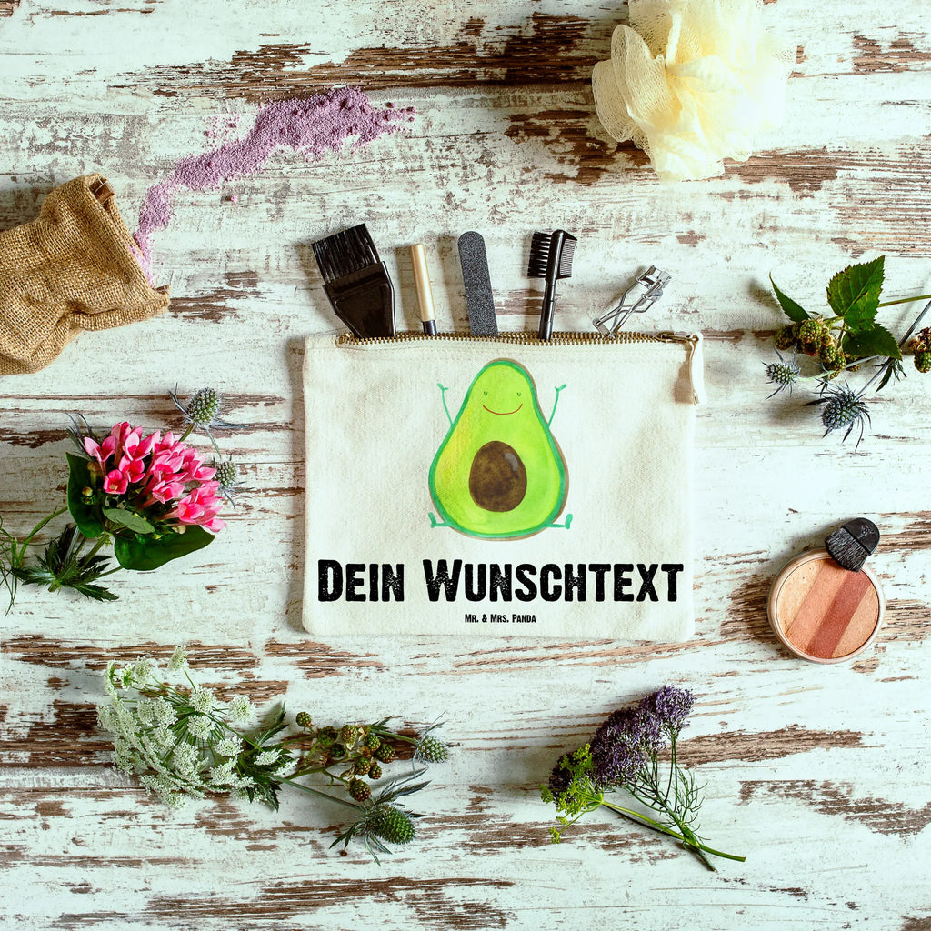 Personalisierte Schminktasche Avocado Happy Personalisierte Schminktasche, Personalisierte Kosmetiktasche, Personalisierter Kosmetikbeutel, Personalisiertes Stiftemäppchen, Personalisiertes Etui, Personalisierte Federmappe, Personalisierte Makeup Bag, Personalisiertes Schminketui, Personalisiertes Kosmetiketui, Personalisiertes Schlamperetui, Schminktasche mit Namen, Kosmetiktasche mit Namen, Kosmetikbeutel mit Namen, Stiftemäppchen mit Namen, Etui mit Namen, Federmappe mit Namen, Makeup Bg mit Namen, Schminketui mit Namen, Kosmetiketui mit Namen, Schlamperetui mit Namen, Schminktasche personalisieren, Schminktasche bedrucken, Schminktasche selbst gestalten, Avocado, Veggie, Vegan, Gesund, Chaos