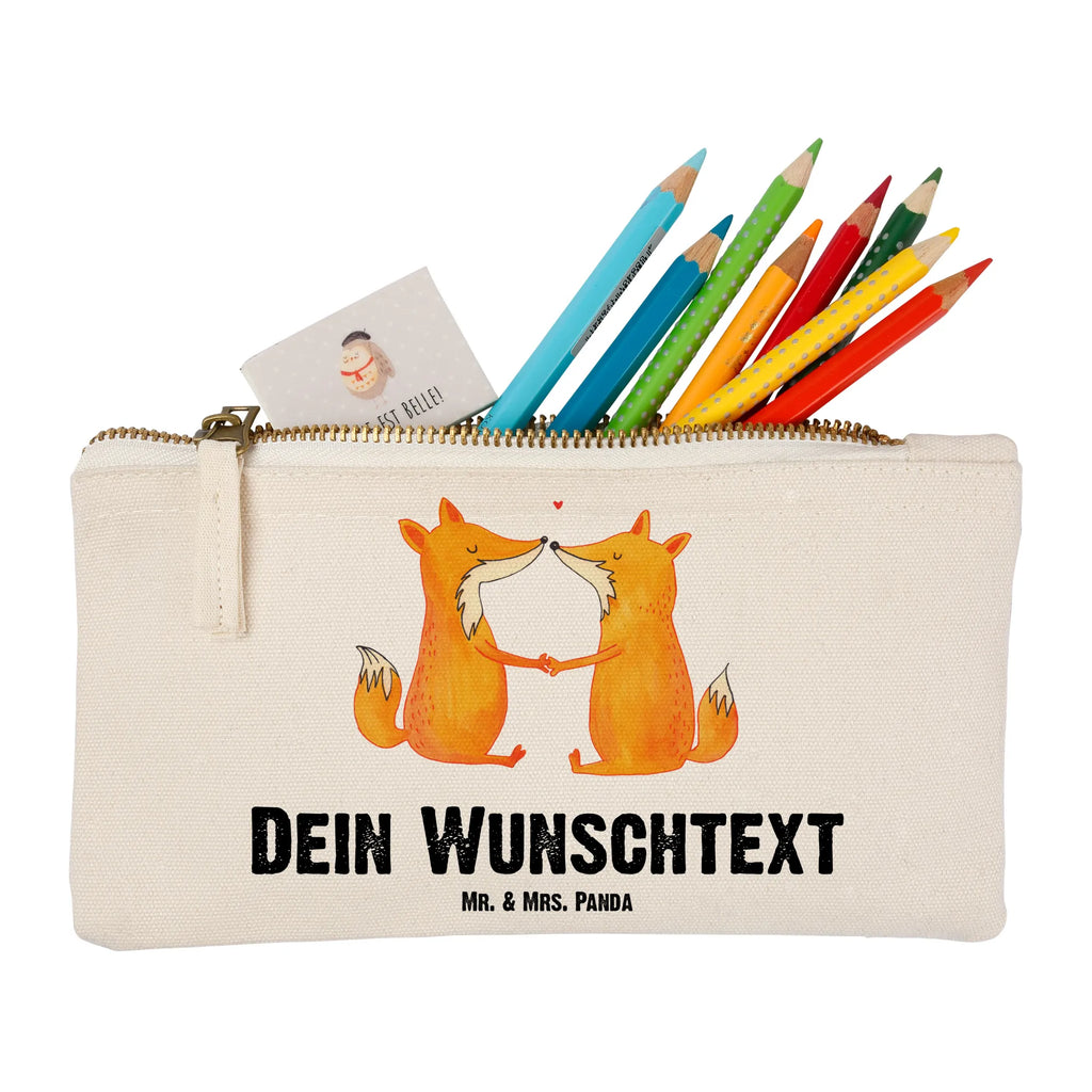 Personalisierte Schminktasche Füchse Liebe Personalisierte Schminktasche, Personalisierte Kosmetiktasche, Personalisierter Kosmetikbeutel, Personalisiertes Stiftemäppchen, Personalisiertes Etui, Personalisierte Federmappe, Personalisierte Makeup Bag, Personalisiertes Schminketui, Personalisiertes Kosmetiketui, Personalisiertes Schlamperetui, Schminktasche mit Namen, Kosmetiktasche mit Namen, Kosmetikbeutel mit Namen, Stiftemäppchen mit Namen, Etui mit Namen, Federmappe mit Namen, Makeup Bg mit Namen, Schminketui mit Namen, Kosmetiketui mit Namen, Schlamperetui mit Namen, Schminktasche personalisieren, Schminktasche bedrucken, Schminktasche selbst gestalten, Fuchs, Füchse, Fox, Liebe, Liebespaar, Paar, Partner, Freundin, Freund, Ehe, Verlobte, Ehemann, Ehefrau, Liebesbeweis