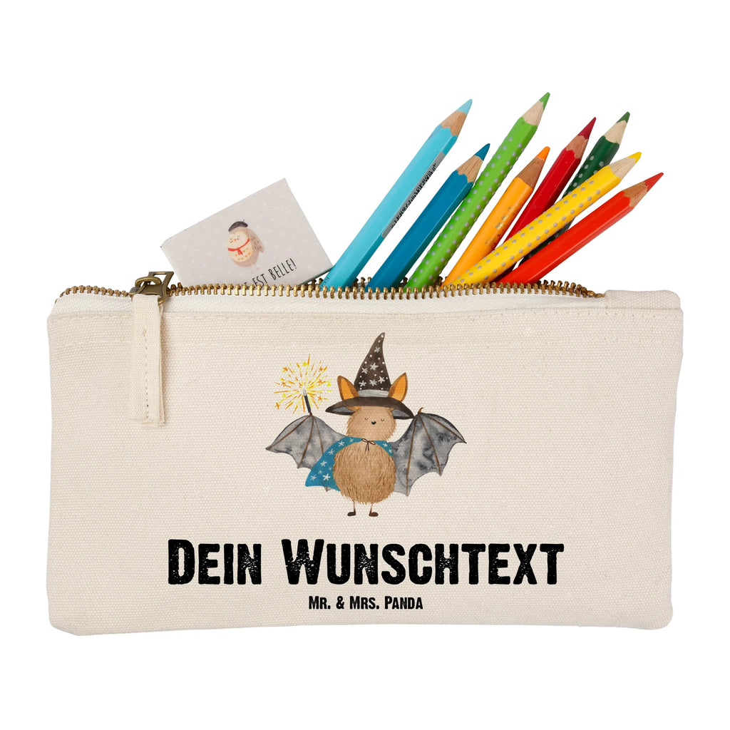 Personalisierte Schminktasche Fledermaus Zauberer Personalisierte Schminktasche, Personalisierte Kosmetiktasche, Personalisierter Kosmetikbeutel, Personalisiertes Stiftemäppchen, Personalisiertes Etui, Personalisierte Federmappe, Personalisierte Makeup Bag, Personalisiertes Schminketui, Personalisiertes Kosmetiketui, Personalisiertes Schlamperetui, Schminktasche mit Namen, Kosmetiktasche mit Namen, Kosmetikbeutel mit Namen, Stiftemäppchen mit Namen, Etui mit Namen, Federmappe mit Namen, Makeup Bg mit Namen, Schminketui mit Namen, Kosmetiketui mit Namen, Schlamperetui mit Namen, Schminktasche personalisieren, Schminktasche bedrucken, Schminktasche selbst gestalten, Tiermotive, Gute Laune, lustige Sprüche, Tiere, Fledermaus, Fledermäuse, Zauberer, Magier, Frauen, reinsteigern