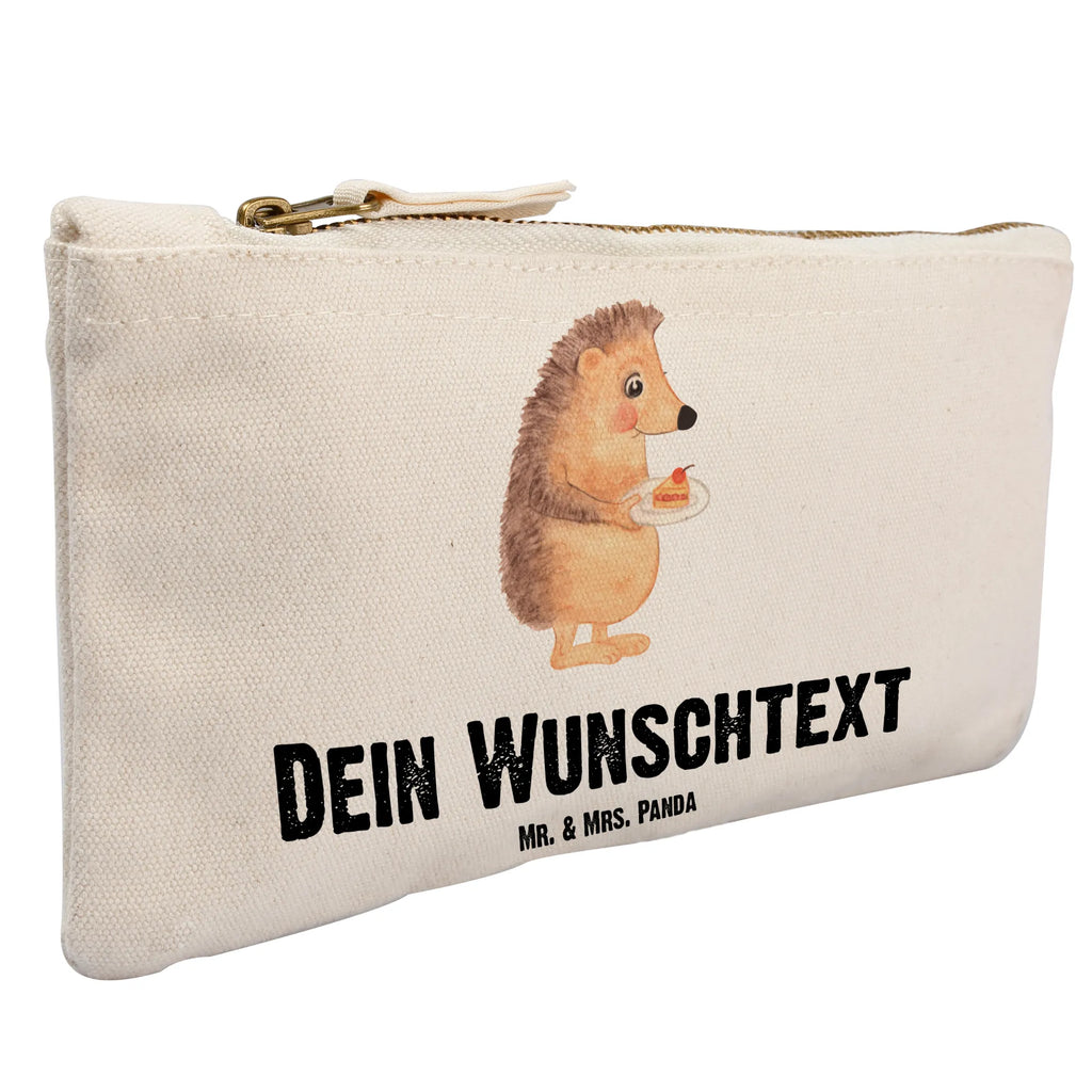 Personalisierte Schminktasche Igel mit Kuchenstück Personalisierte Schminktasche, Personalisierte Kosmetiktasche, Personalisierter Kosmetikbeutel, Personalisiertes Stiftemäppchen, Personalisiertes Etui, Personalisierte Federmappe, Personalisierte Makeup Bag, Personalisiertes Schminketui, Personalisiertes Kosmetiketui, Personalisiertes Schlamperetui, Schminktasche mit Namen, Kosmetiktasche mit Namen, Kosmetikbeutel mit Namen, Stiftemäppchen mit Namen, Etui mit Namen, Federmappe mit Namen, Makeup Bg mit Namen, Schminketui mit Namen, Kosmetiketui mit Namen, Schlamperetui mit Namen, Schminktasche personalisieren, Schminktasche bedrucken, Schminktasche selbst gestalten, Tiermotive, Gute Laune, lustige Sprüche, Tiere, Igel, Essen Spruch, Kuchen, Backen Geschenk, Kuchen backen, Einladung Party, Geburtstagskuchen, Torte