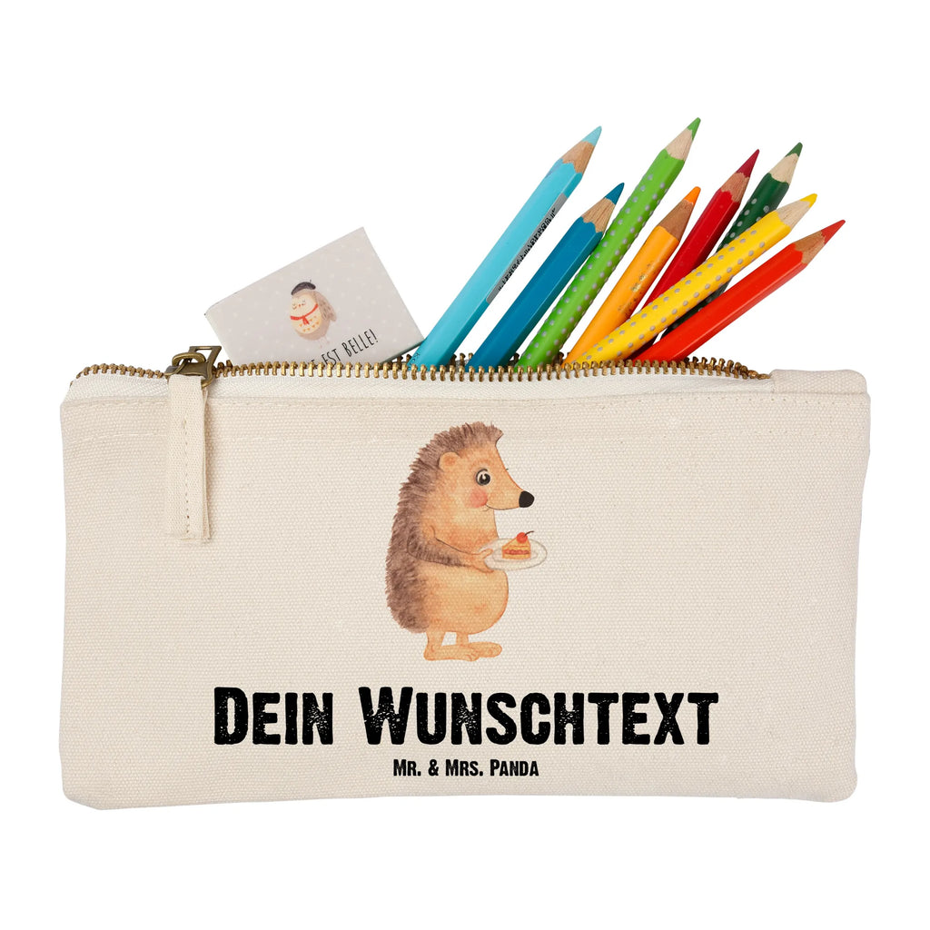 Personalisierte Schminktasche Igel mit Kuchenstück Personalisierte Schminktasche, Personalisierte Kosmetiktasche, Personalisierter Kosmetikbeutel, Personalisiertes Stiftemäppchen, Personalisiertes Etui, Personalisierte Federmappe, Personalisierte Makeup Bag, Personalisiertes Schminketui, Personalisiertes Kosmetiketui, Personalisiertes Schlamperetui, Schminktasche mit Namen, Kosmetiktasche mit Namen, Kosmetikbeutel mit Namen, Stiftemäppchen mit Namen, Etui mit Namen, Federmappe mit Namen, Makeup Bg mit Namen, Schminketui mit Namen, Kosmetiketui mit Namen, Schlamperetui mit Namen, Schminktasche personalisieren, Schminktasche bedrucken, Schminktasche selbst gestalten, Tiermotive, Gute Laune, lustige Sprüche, Tiere, Igel, Essen Spruch, Kuchen, Backen Geschenk, Kuchen backen, Einladung Party, Geburtstagskuchen, Torte