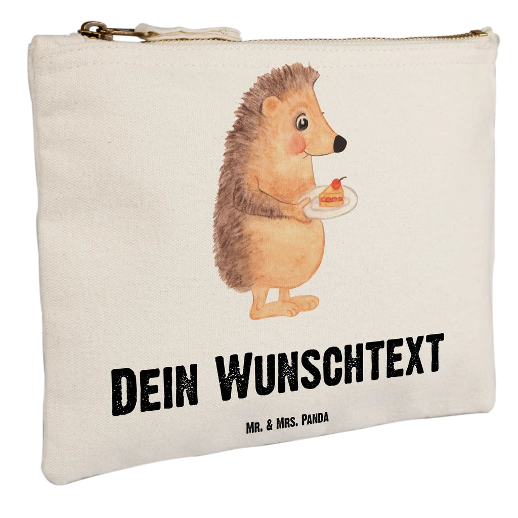 Personalisierte Schminktasche Igel mit Kuchenstück Personalisierte Schminktasche, Personalisierte Kosmetiktasche, Personalisierter Kosmetikbeutel, Personalisiertes Stiftemäppchen, Personalisiertes Etui, Personalisierte Federmappe, Personalisierte Makeup Bag, Personalisiertes Schminketui, Personalisiertes Kosmetiketui, Personalisiertes Schlamperetui, Schminktasche mit Namen, Kosmetiktasche mit Namen, Kosmetikbeutel mit Namen, Stiftemäppchen mit Namen, Etui mit Namen, Federmappe mit Namen, Makeup Bg mit Namen, Schminketui mit Namen, Kosmetiketui mit Namen, Schlamperetui mit Namen, Schminktasche personalisieren, Schminktasche bedrucken, Schminktasche selbst gestalten, Tiermotive, Gute Laune, lustige Sprüche, Tiere, Igel, Essen Spruch, Kuchen, Backen Geschenk, Kuchen backen, Einladung Party, Geburtstagskuchen, Torte