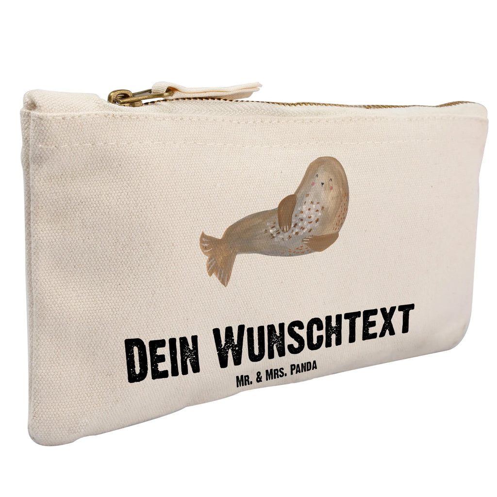 Personalisierte Schminktasche Robbe lachend Personalisierte Schminktasche, Personalisierte Kosmetiktasche, Personalisierter Kosmetikbeutel, Personalisiertes Stiftemäppchen, Personalisiertes Etui, Personalisierte Federmappe, Personalisierte Makeup Bag, Personalisiertes Schminketui, Personalisiertes Kosmetiketui, Personalisiertes Schlamperetui, Schminktasche mit Namen, Kosmetiktasche mit Namen, Kosmetikbeutel mit Namen, Stiftemäppchen mit Namen, Etui mit Namen, Federmappe mit Namen, Makeup Bg mit Namen, Schminketui mit Namen, Kosmetiketui mit Namen, Schlamperetui mit Namen, Schminktasche personalisieren, Schminktasche bedrucken, Schminktasche selbst gestalten, Tiermotive, Gute Laune, lustige Sprüche, Tiere, Robbe, Robben, Seehund, Strand, Meerestier, Ostsee, Nordsee