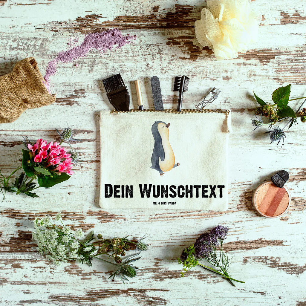 Personalisierte Schminktasche Pinguin marschierend Personalisierte Schminktasche, Personalisierte Kosmetiktasche, Personalisierter Kosmetikbeutel, Personalisiertes Stiftemäppchen, Personalisiertes Etui, Personalisierte Federmappe, Personalisierte Makeup Bag, Personalisiertes Schminketui, Personalisiertes Kosmetiketui, Personalisiertes Schlamperetui, Schminktasche mit Namen, Kosmetiktasche mit Namen, Kosmetikbeutel mit Namen, Stiftemäppchen mit Namen, Etui mit Namen, Federmappe mit Namen, Makeup Bg mit Namen, Schminketui mit Namen, Kosmetiketui mit Namen, Schlamperetui mit Namen, Schminktasche personalisieren, Schminktasche bedrucken, Schminktasche selbst gestalten, Pinguin, Pinguine, Frühaufsteher, Langschläfer, Bruder, Schwester, Familie