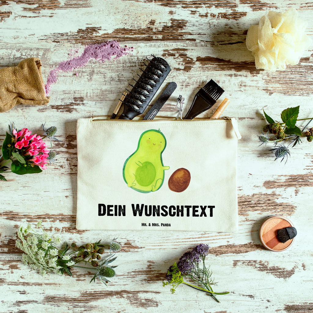 Personalisierte Schminktasche Avocado rollt Kern Personalisierte Schminktasche, Personalisierte Kosmetiktasche, Personalisierter Kosmetikbeutel, Personalisiertes Stiftemäppchen, Personalisiertes Etui, Personalisierte Federmappe, Personalisierte Makeup Bag, Personalisiertes Schminketui, Personalisiertes Kosmetiketui, Personalisiertes Schlamperetui, Schminktasche mit Namen, Kosmetiktasche mit Namen, Kosmetikbeutel mit Namen, Stiftemäppchen mit Namen, Etui mit Namen, Federmappe mit Namen, Makeup Bg mit Namen, Schminketui mit Namen, Kosmetiketui mit Namen, Schlamperetui mit Namen, Schminktasche personalisieren, Schminktasche bedrucken, Schminktasche selbst gestalten, Avocado, Veggie, Vegan, Gesund, Avocados, Schwanger, Geburt, Geburtstag, Säugling, Kind, erstes Kind, zur Geburt, Schwangerschaft, Babyparty, Baby, große Liebe, Liebe, Love