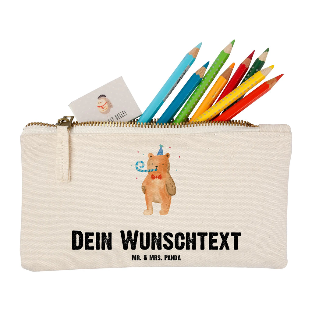 Personalisierte Schminktasche Birthday Bär Personalisierte Schminktasche, Personalisierte Kosmetiktasche, Personalisierter Kosmetikbeutel, Personalisiertes Stiftemäppchen, Personalisiertes Etui, Personalisierte Federmappe, Personalisierte Makeup Bag, Personalisiertes Schminketui, Personalisiertes Kosmetiketui, Personalisiertes Schlamperetui, Schminktasche mit Namen, Kosmetiktasche mit Namen, Kosmetikbeutel mit Namen, Stiftemäppchen mit Namen, Etui mit Namen, Federmappe mit Namen, Makeup Bg mit Namen, Schminketui mit Namen, Kosmetiketui mit Namen, Schlamperetui mit Namen, Schminktasche personalisieren, Schminktasche bedrucken, Schminktasche selbst gestalten, Bär, Teddy, Teddybär, Happy Birthday, Alles Gute, Glückwunsch, Geburtstag