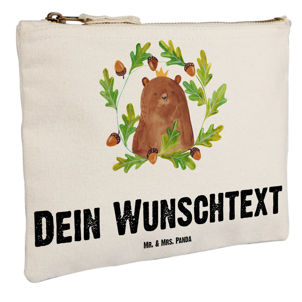 Personalisierte Schminktasche Bär König Personalisierte Schminktasche, Personalisierte Kosmetiktasche, Personalisierter Kosmetikbeutel, Personalisiertes Stiftemäppchen, Personalisiertes Etui, Personalisierte Federmappe, Personalisierte Makeup Bag, Personalisiertes Schminketui, Personalisiertes Kosmetiketui, Personalisiertes Schlamperetui, Schminktasche mit Namen, Kosmetiktasche mit Namen, Kosmetikbeutel mit Namen, Stiftemäppchen mit Namen, Etui mit Namen, Federmappe mit Namen, Makeup Bg mit Namen, Schminketui mit Namen, Kosmetiketui mit Namen, Schlamperetui mit Namen, Schminktasche personalisieren, Schminktasche bedrucken, Schminktasche selbst gestalten, Bär, Teddy, Teddybär, Papa, Papa Bär, bester Vater, bester Papa, weltbester Papa, Vatertag, Vater, Dad, Daddy, Papi